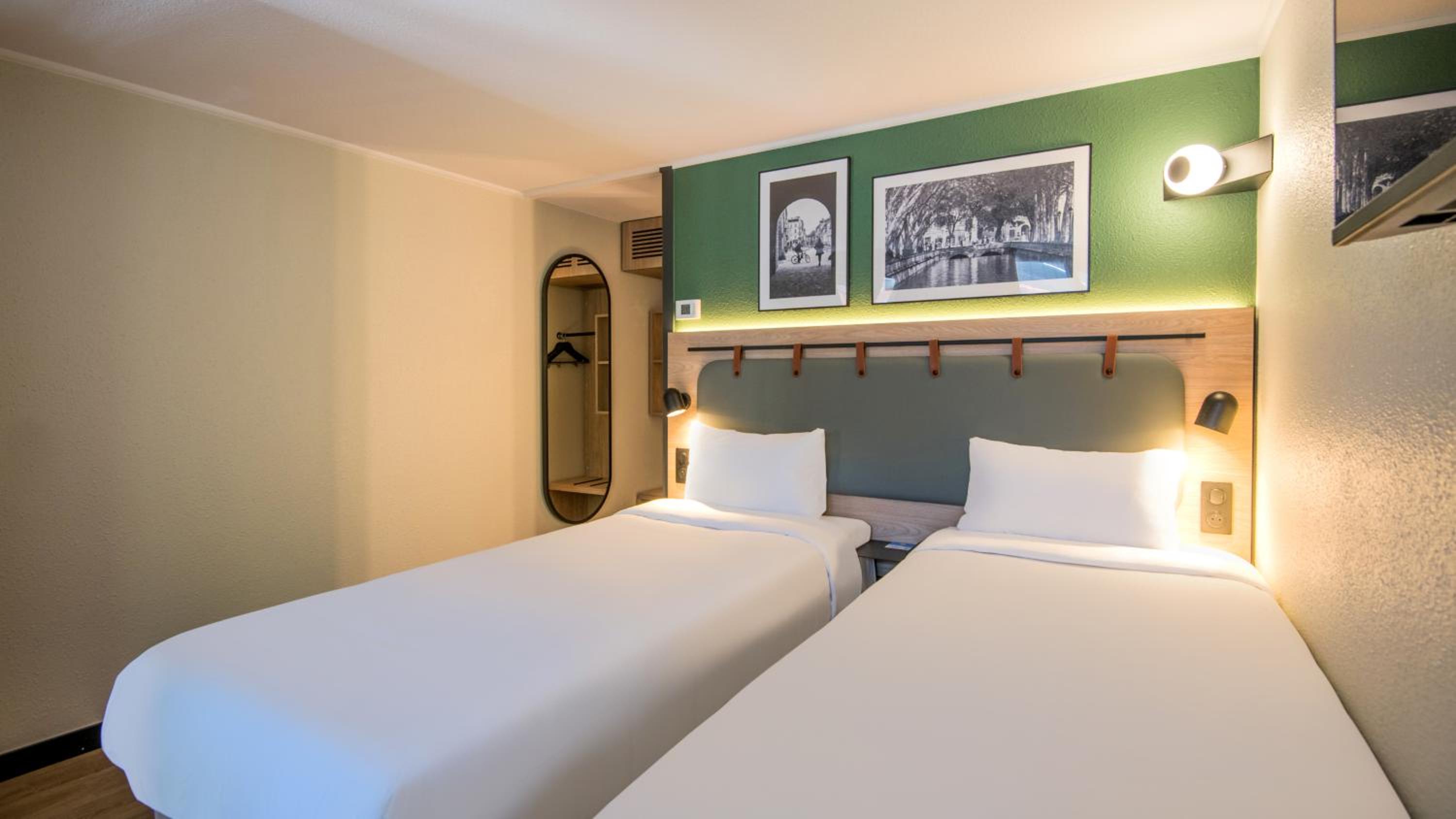Standard Twin Room - Photo 2