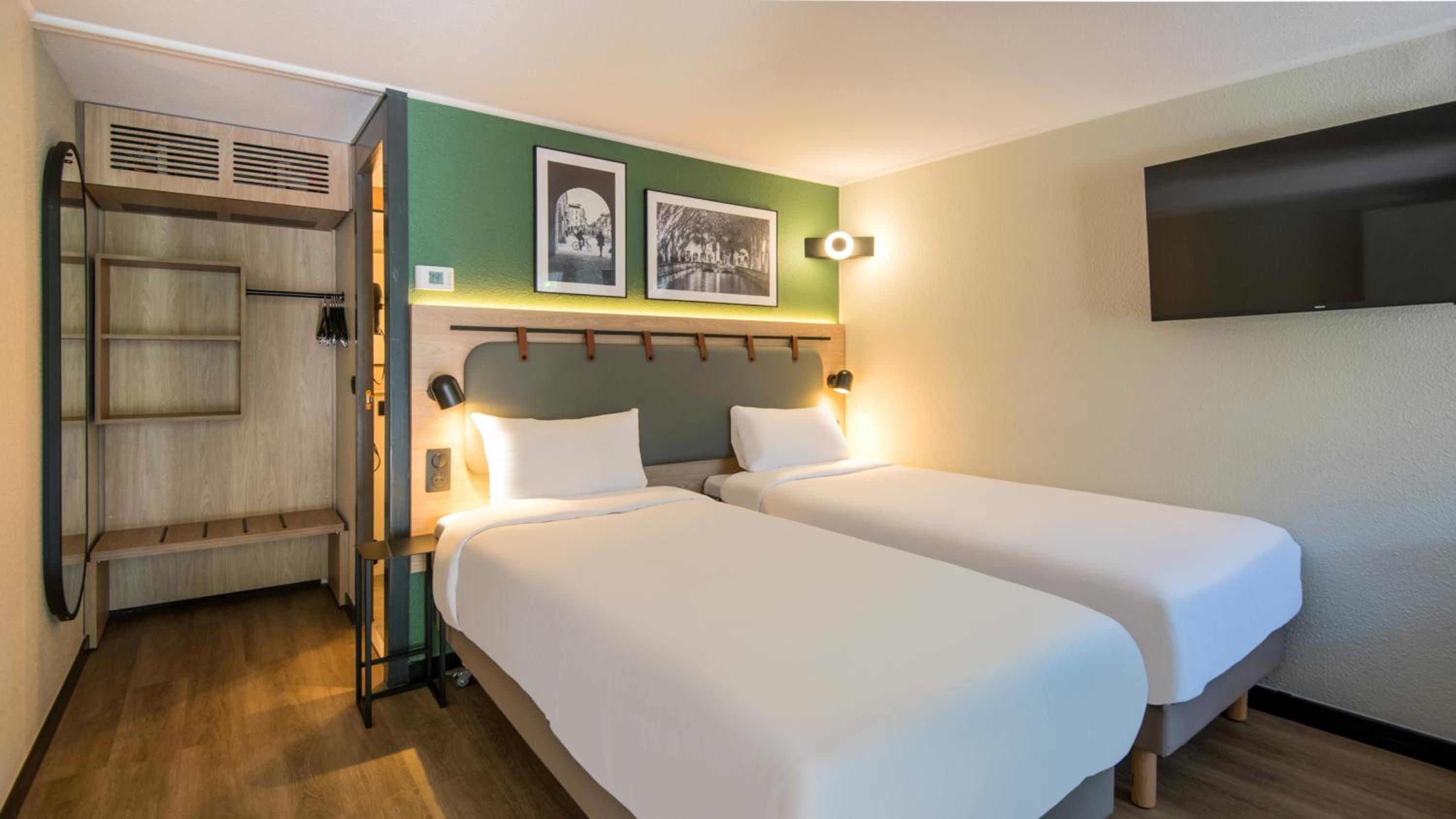 Standard Twin Room - Photo 4
