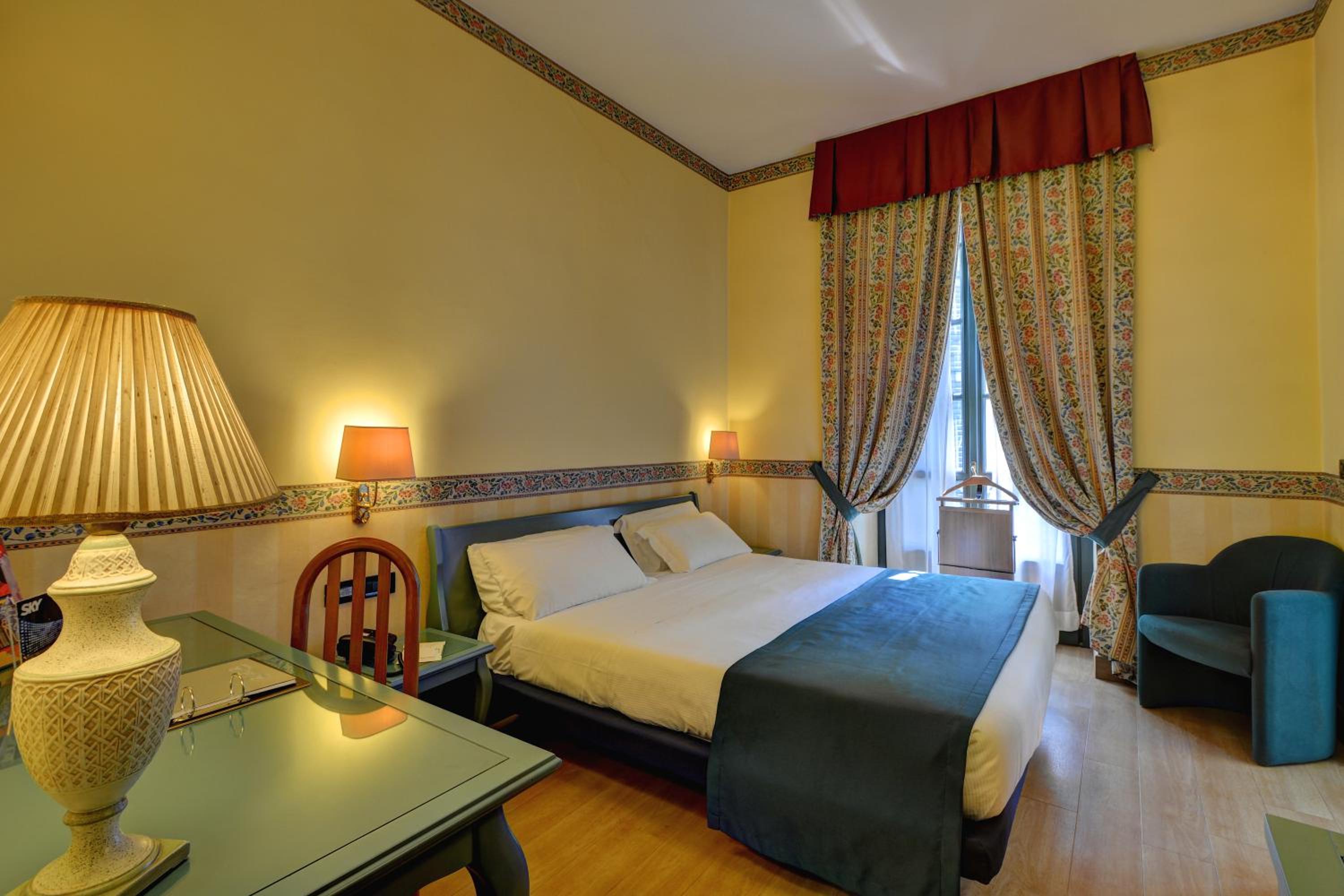 Standard Queen Room - Photo 6