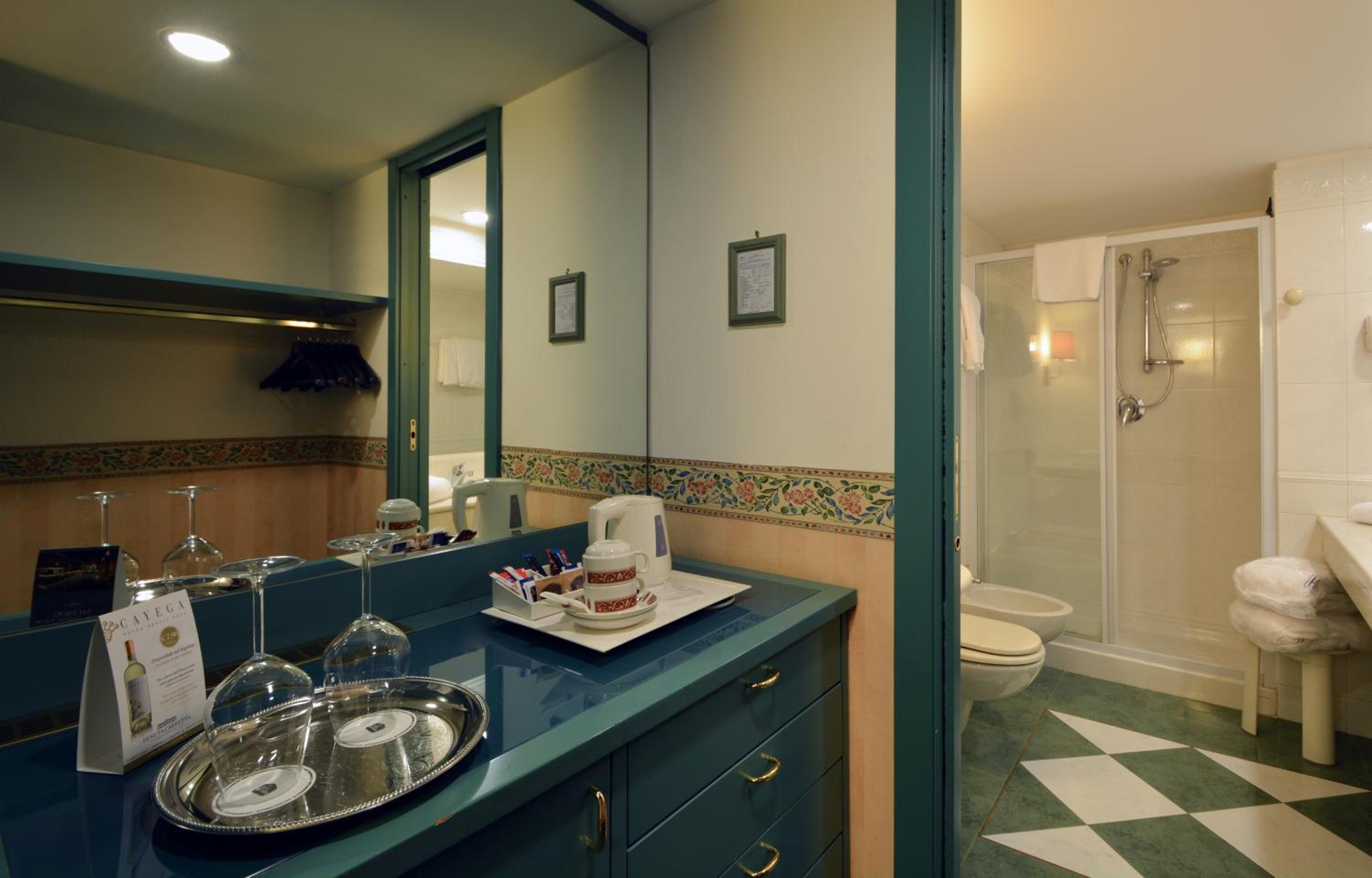 Junior Queen Suite - Photo 4