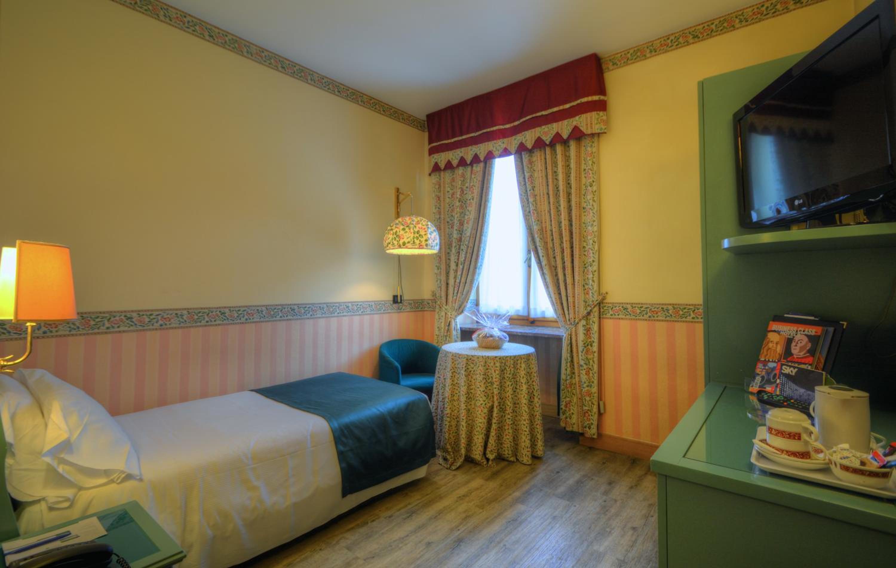 Standard Single Room - Photo 6