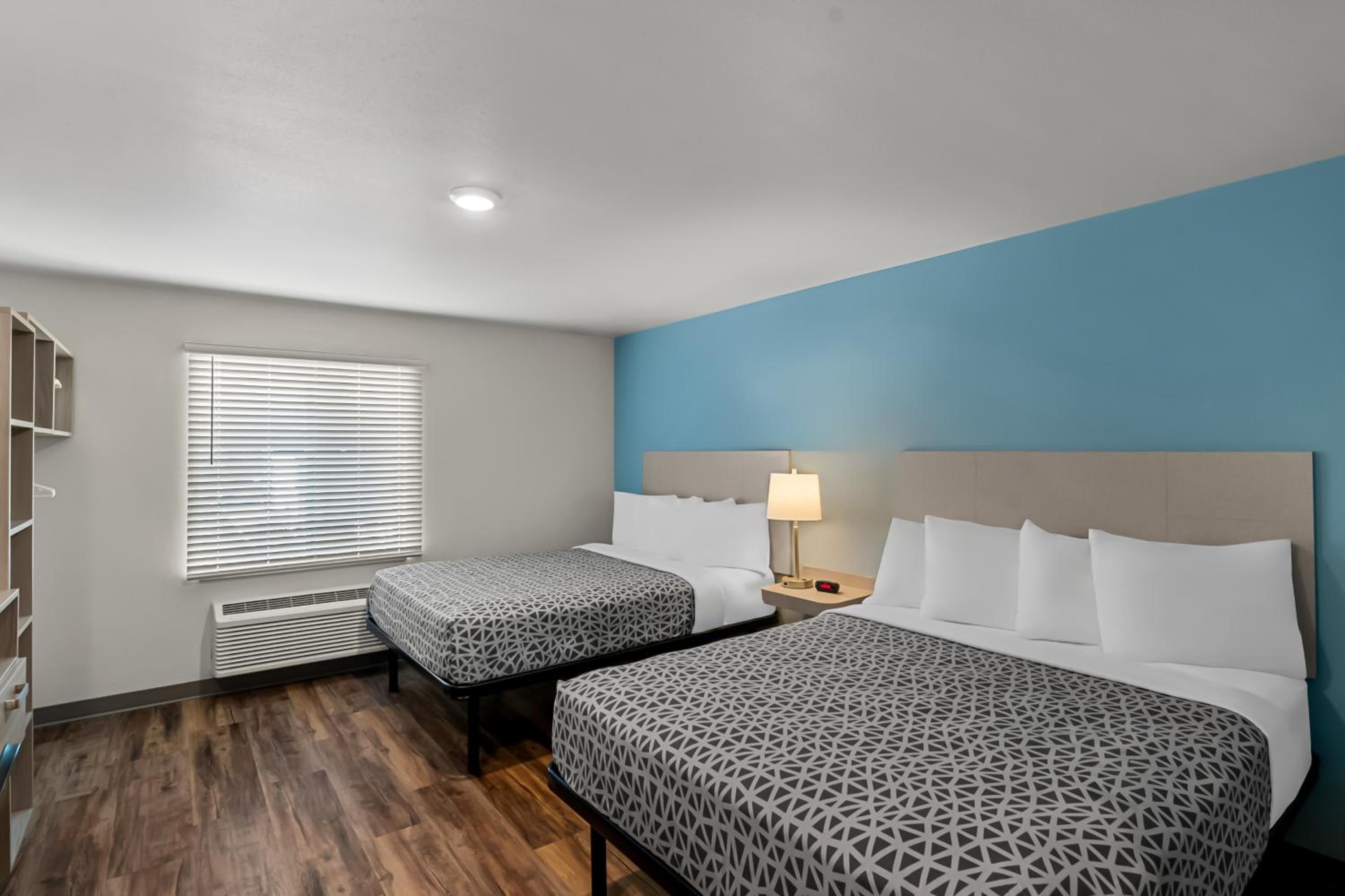 Queen Suite with Two Queen Beds and Tub - Disability Access/Non Smoking photo 2