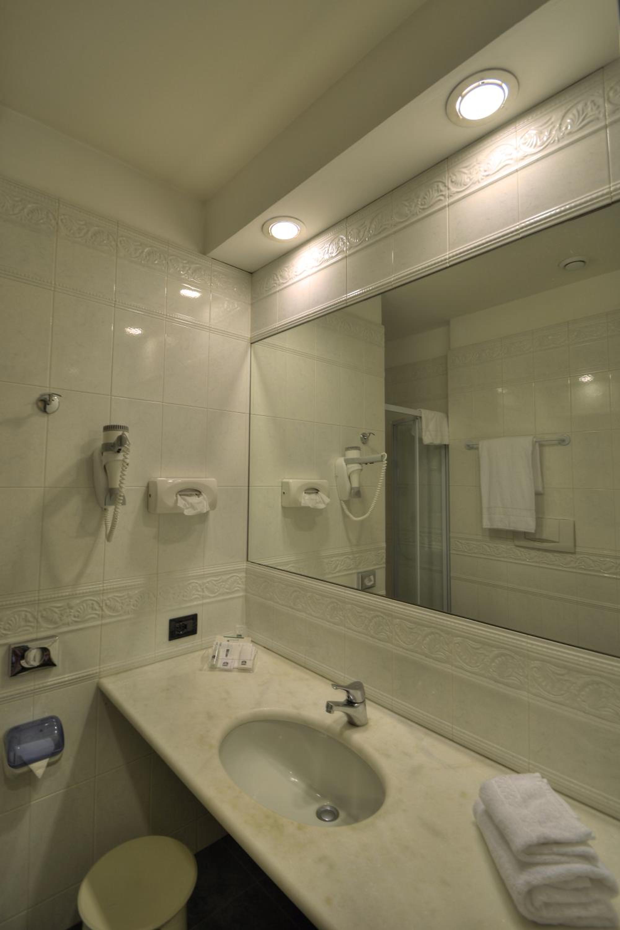 Standard Single Room - Photo 5