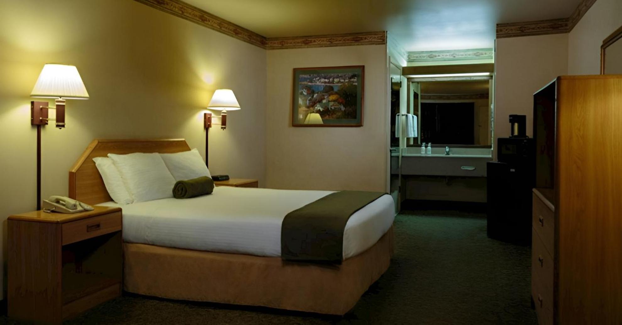 Queen Room - Disability Access - Photo 1