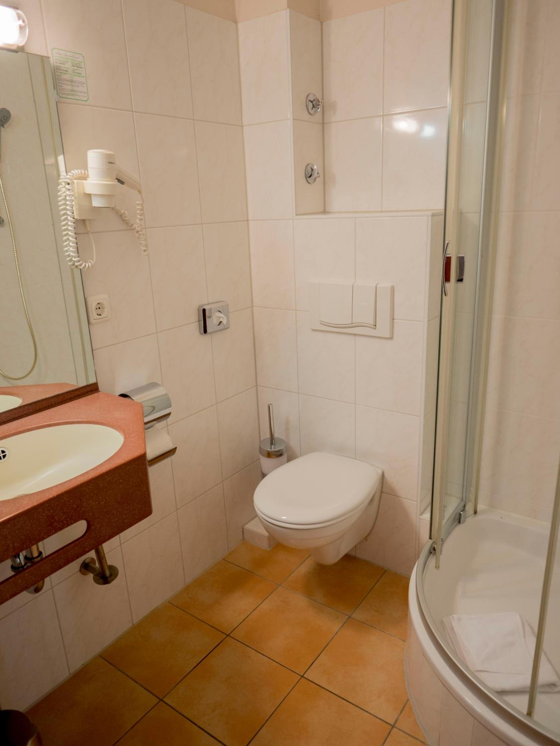 Double Room (1 Adult) thumbnail 5
