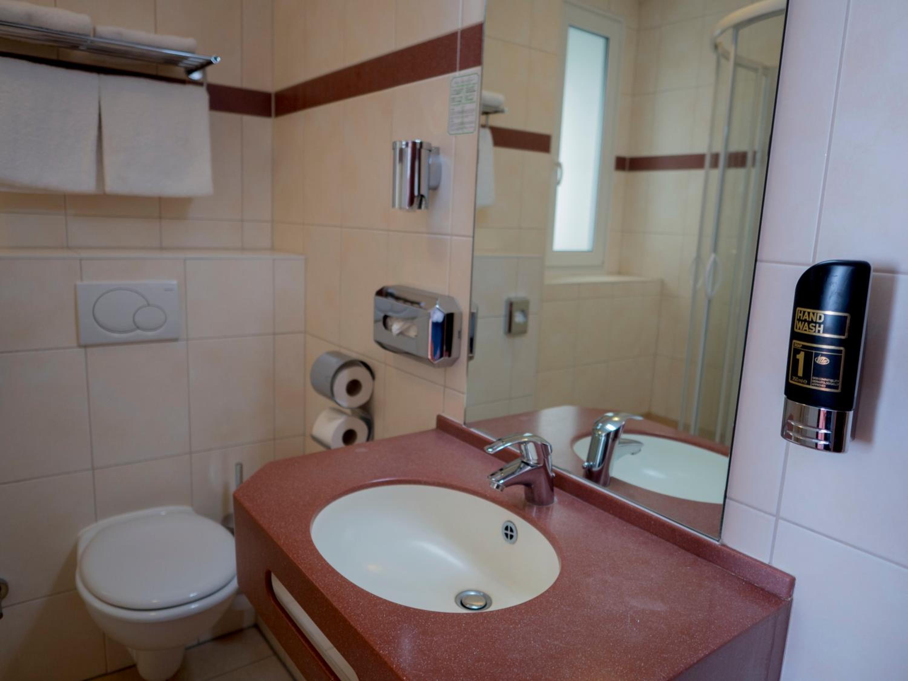 Double Room in quiet location thumbnail 6