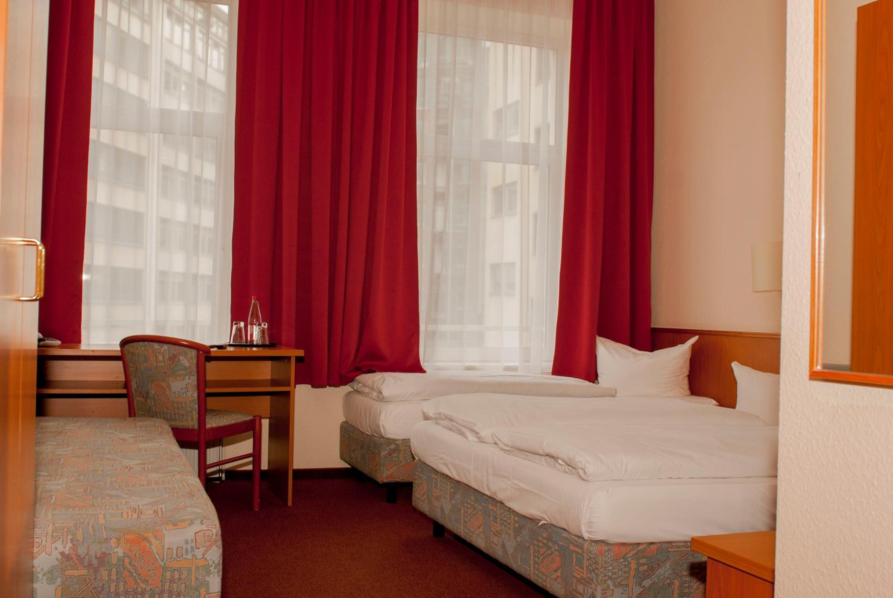 Triple Room - Photo 8