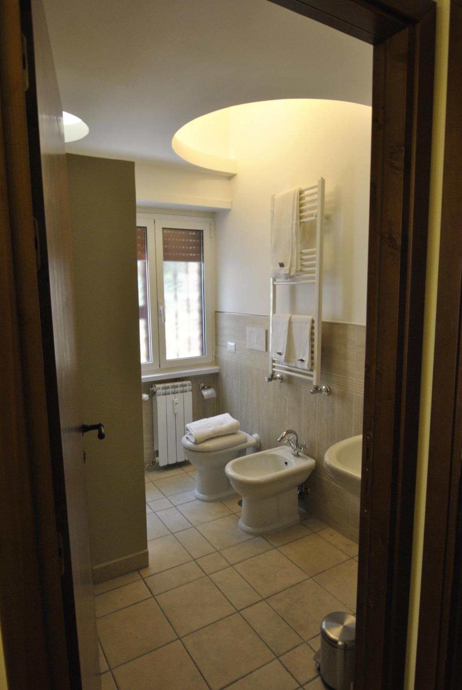 Double or Twin Room with Private Bathroom photo 2