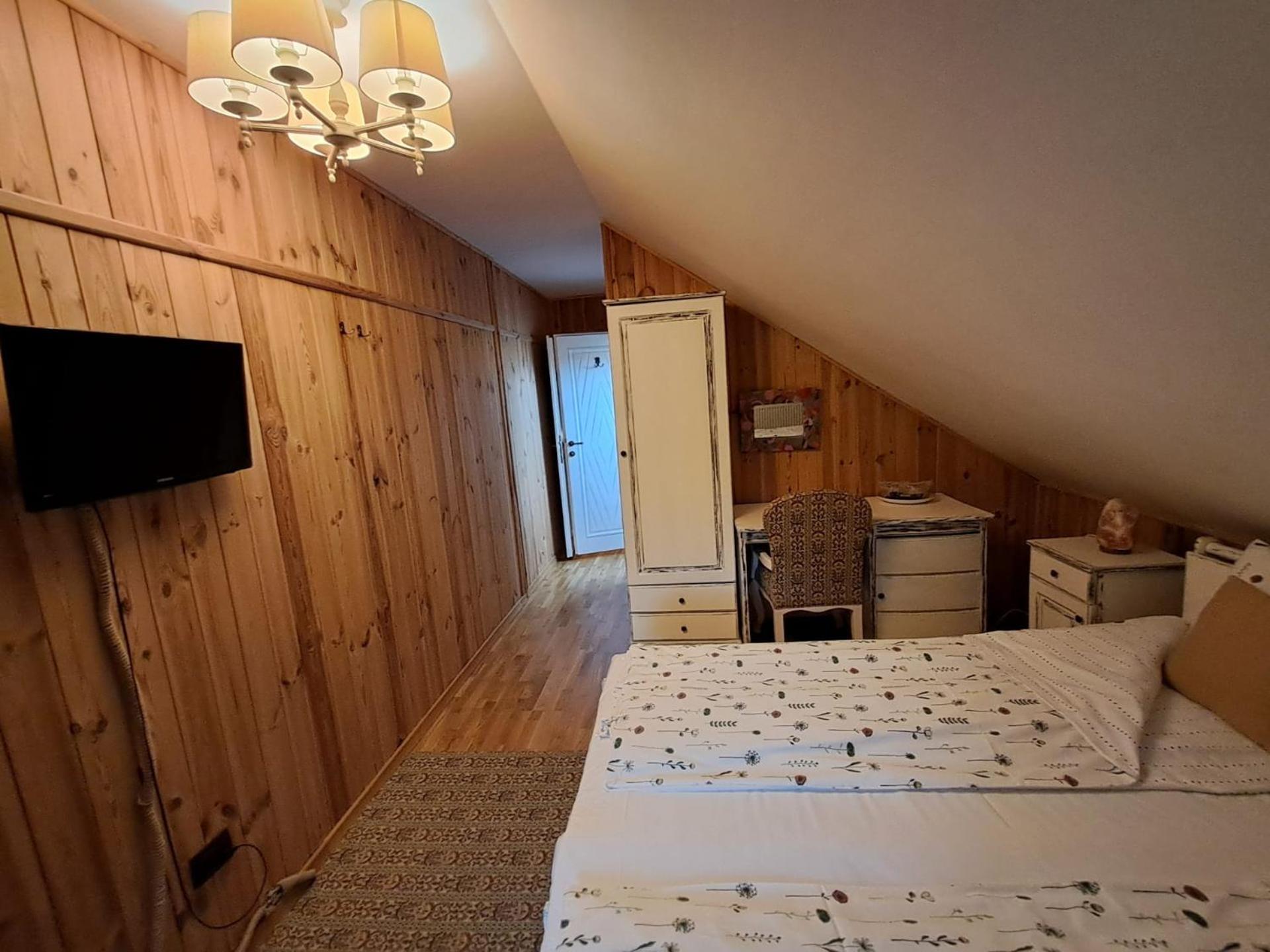 Budget Double Room photo 3