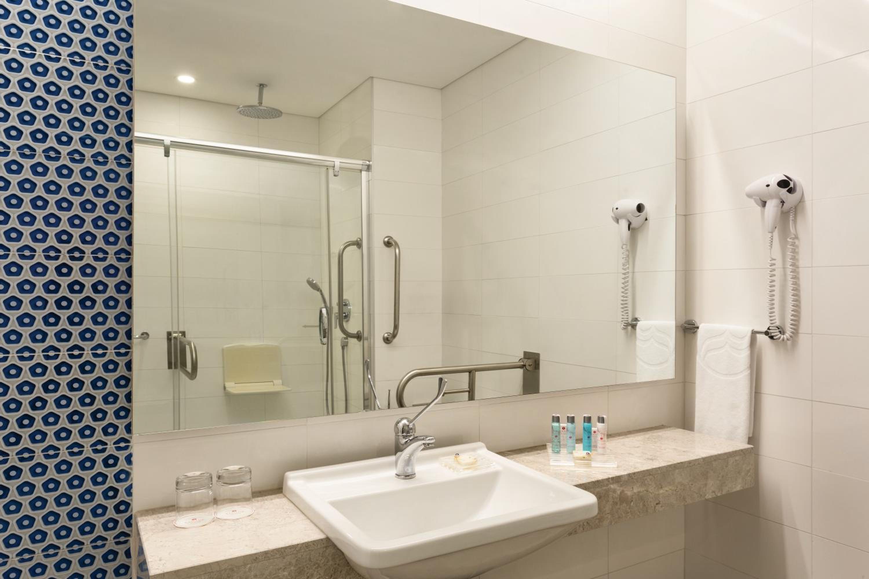 Double Room - Disability Access - Non-Smoking photo 3