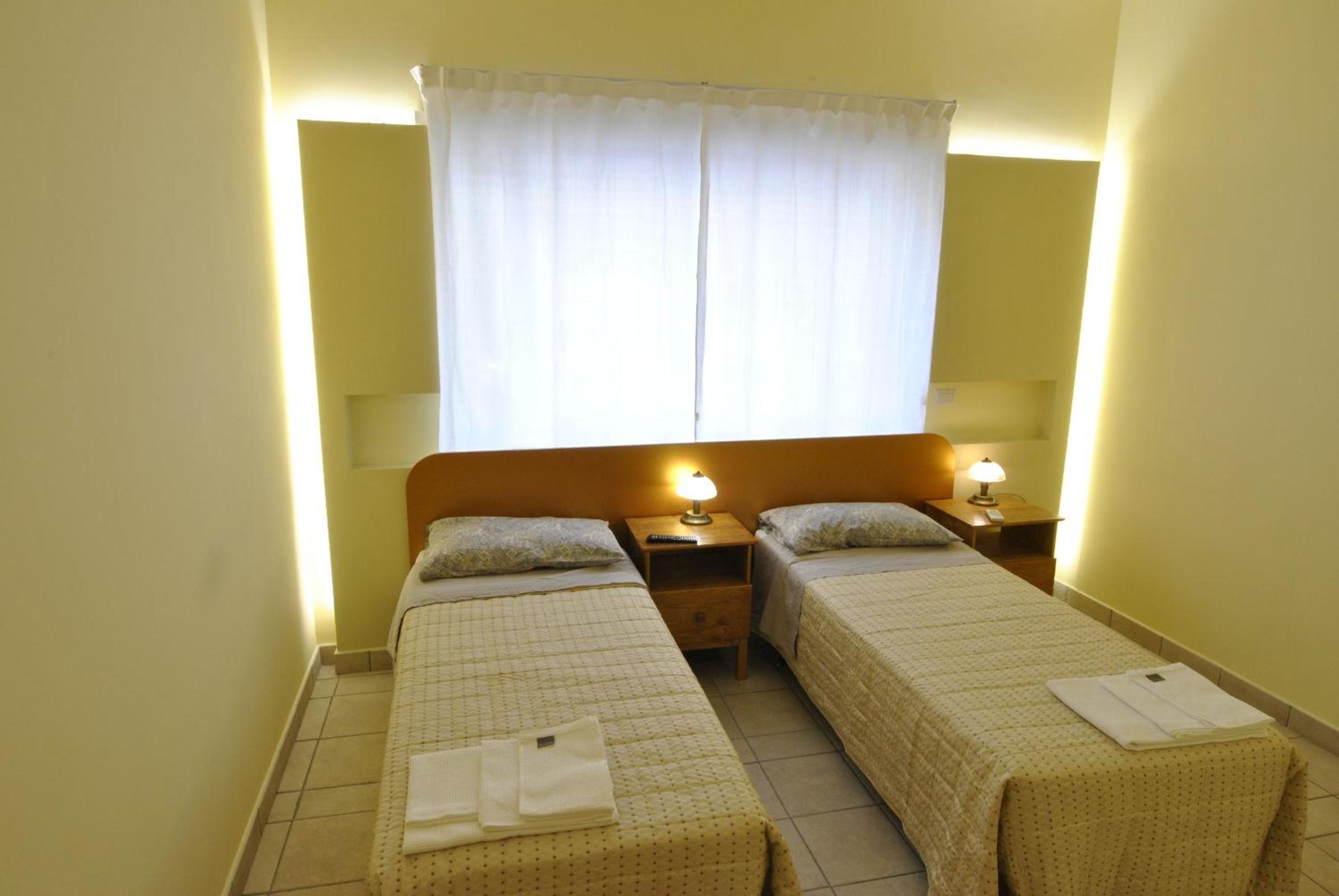 Double or Twin Room with Private Bathroom photo 2