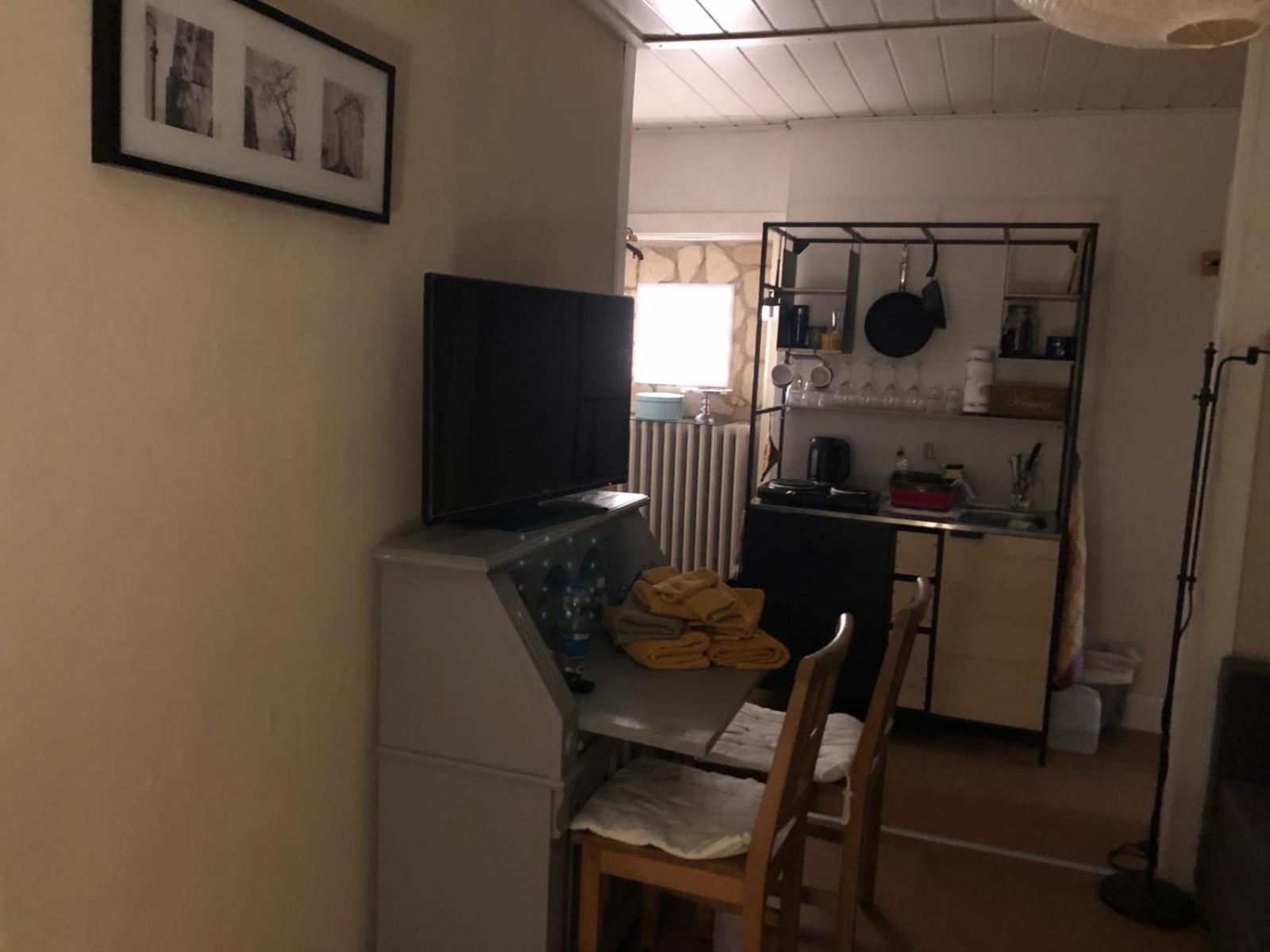 Double Room with Shared Bathroom photo 3