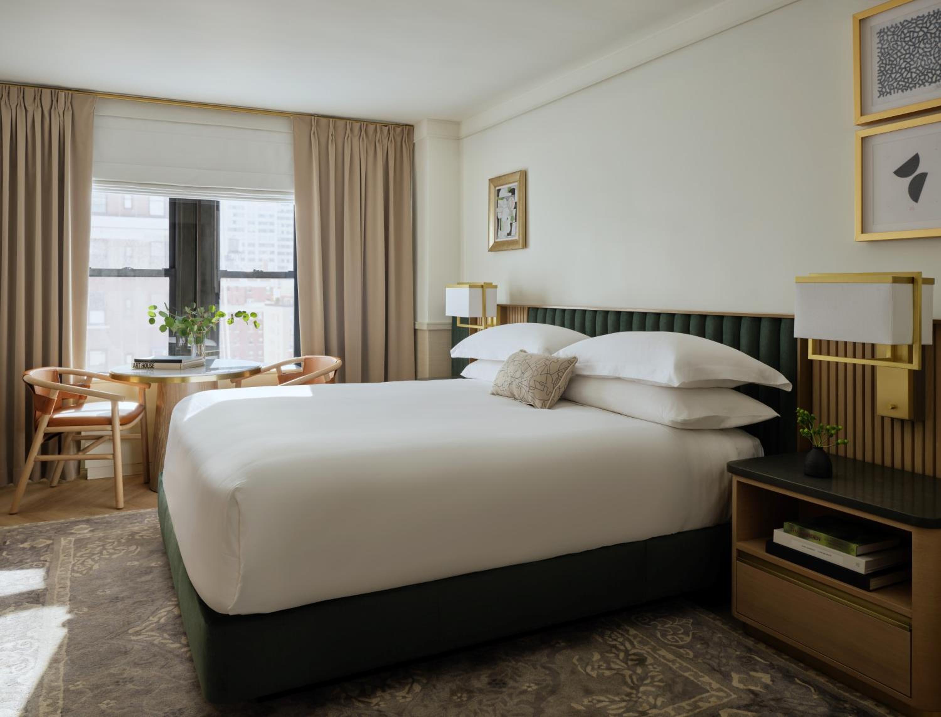 King Room with City View thumbnail 5