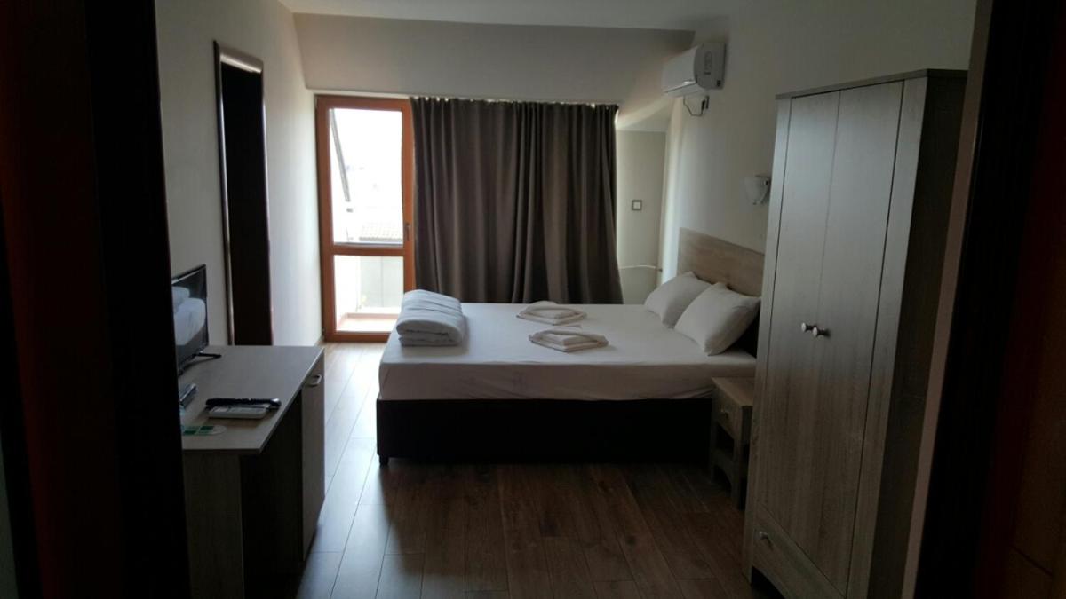 One-Bedroom Apartment with Balcony photo 1
