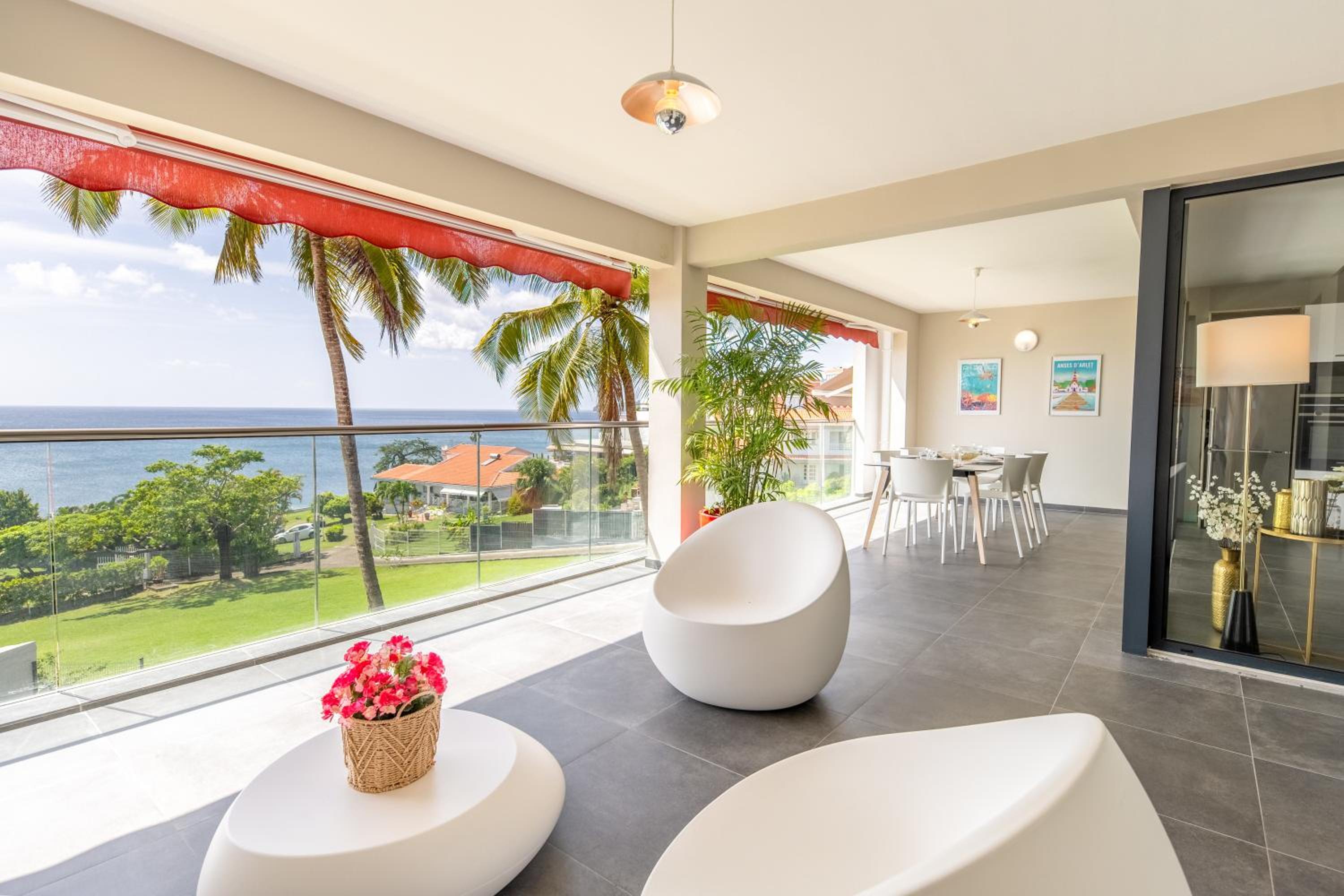 Three-Bedroom Apartment with Sea View photo 3