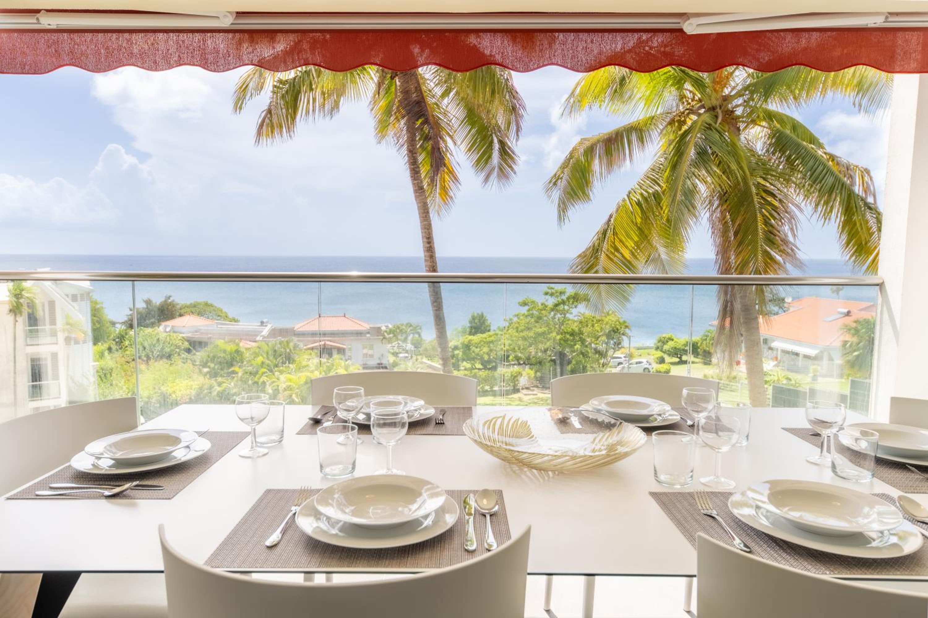 Three-Bedroom Apartment with Sea View photo 2