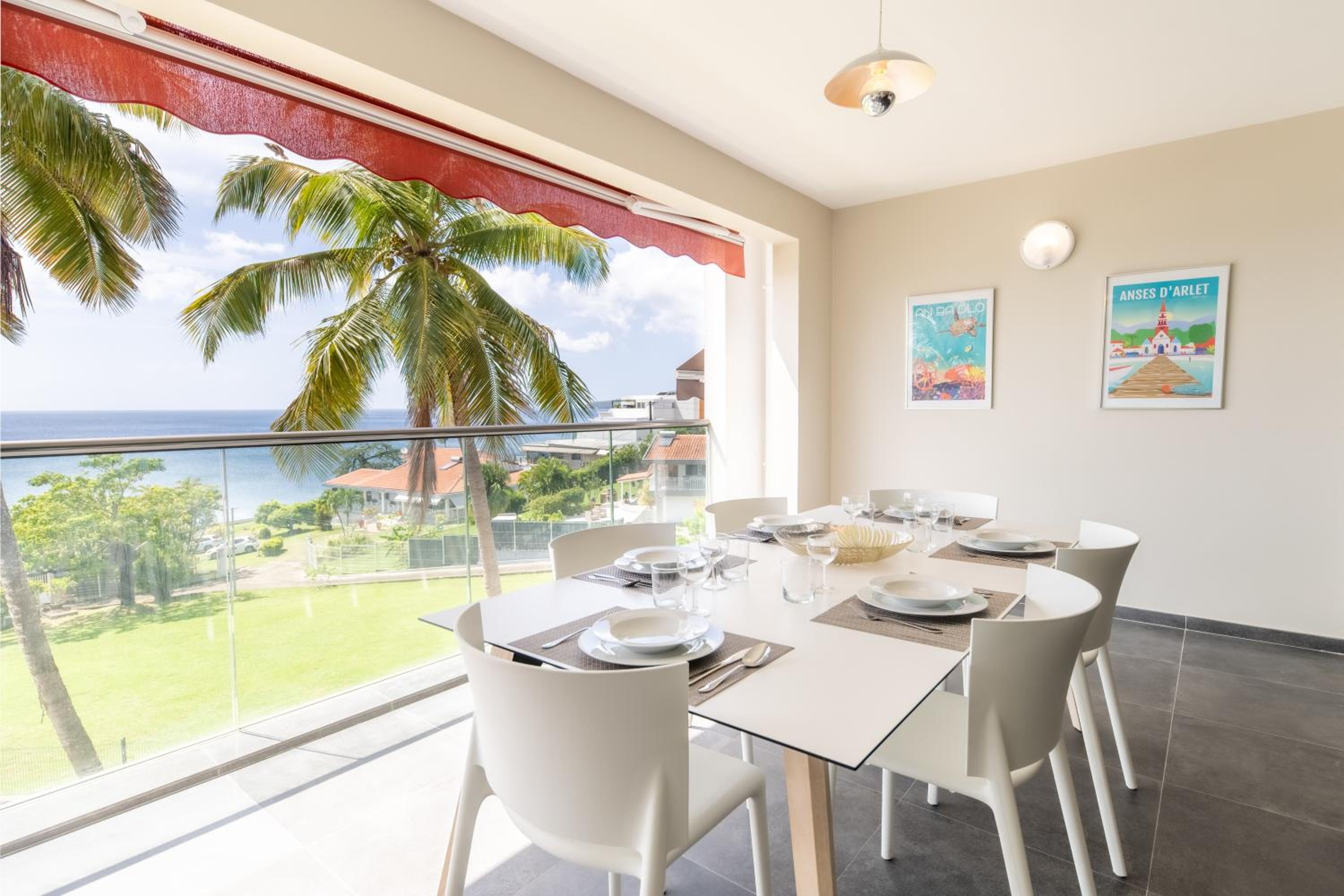 Three-Bedroom Apartment with Sea View photo 1