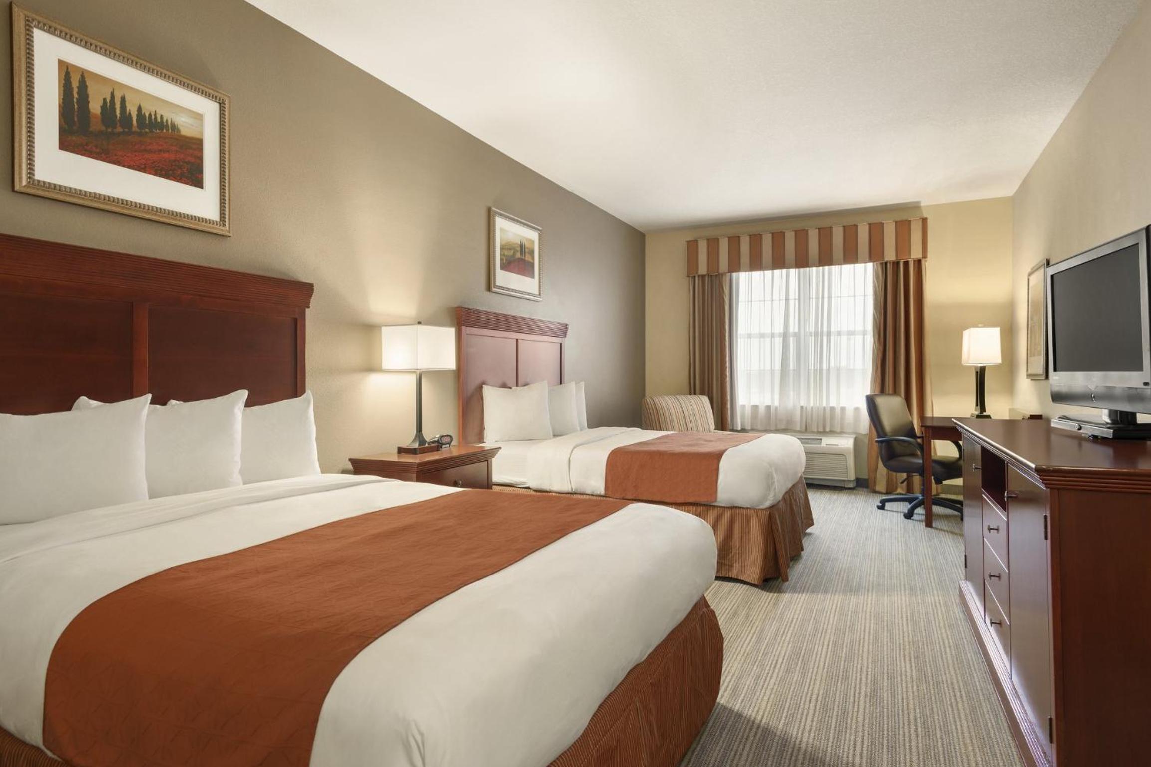 Standard King Room With Two King Beds - Non Smoking photo 1