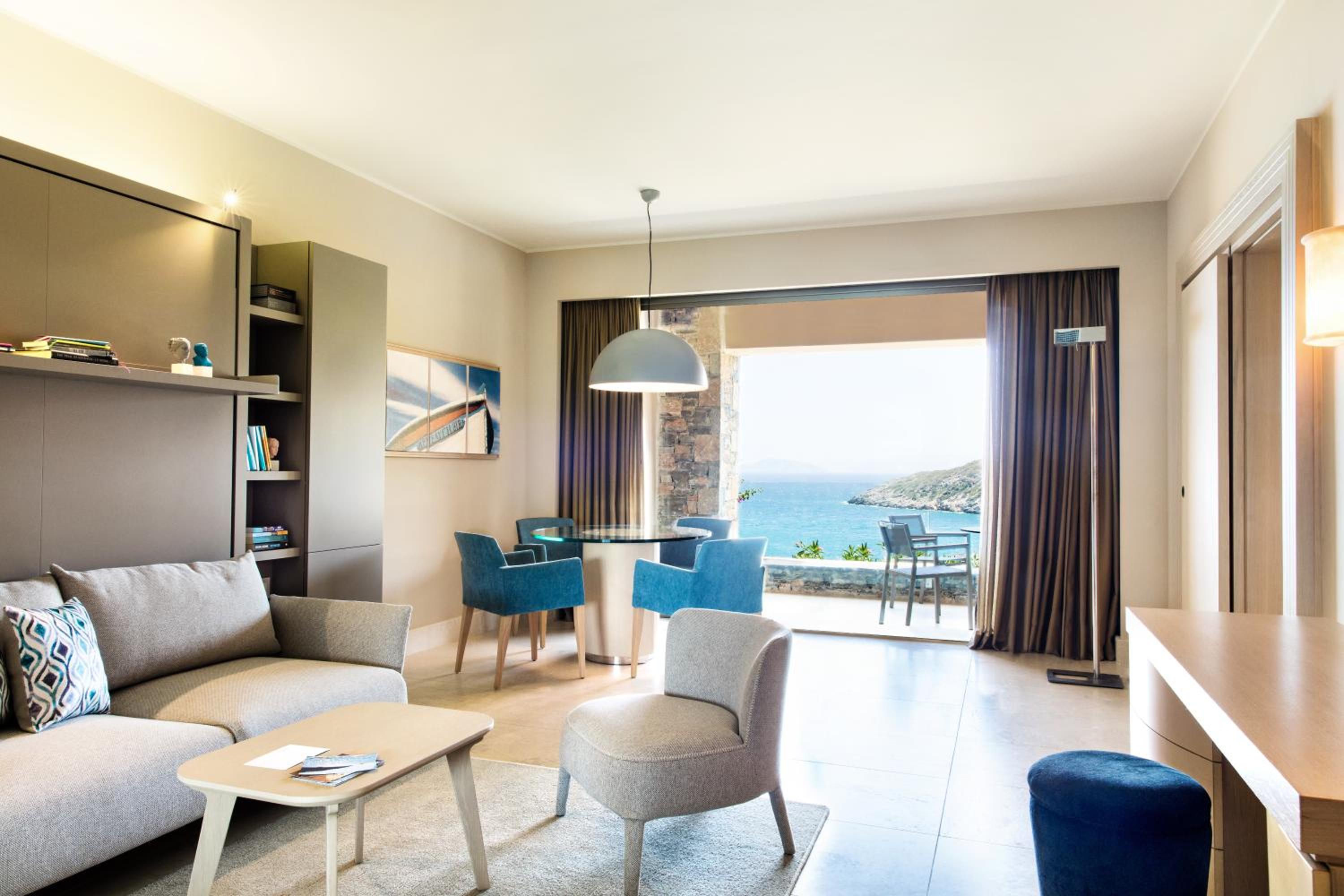 Premium Sea View Suite thumbnail 5