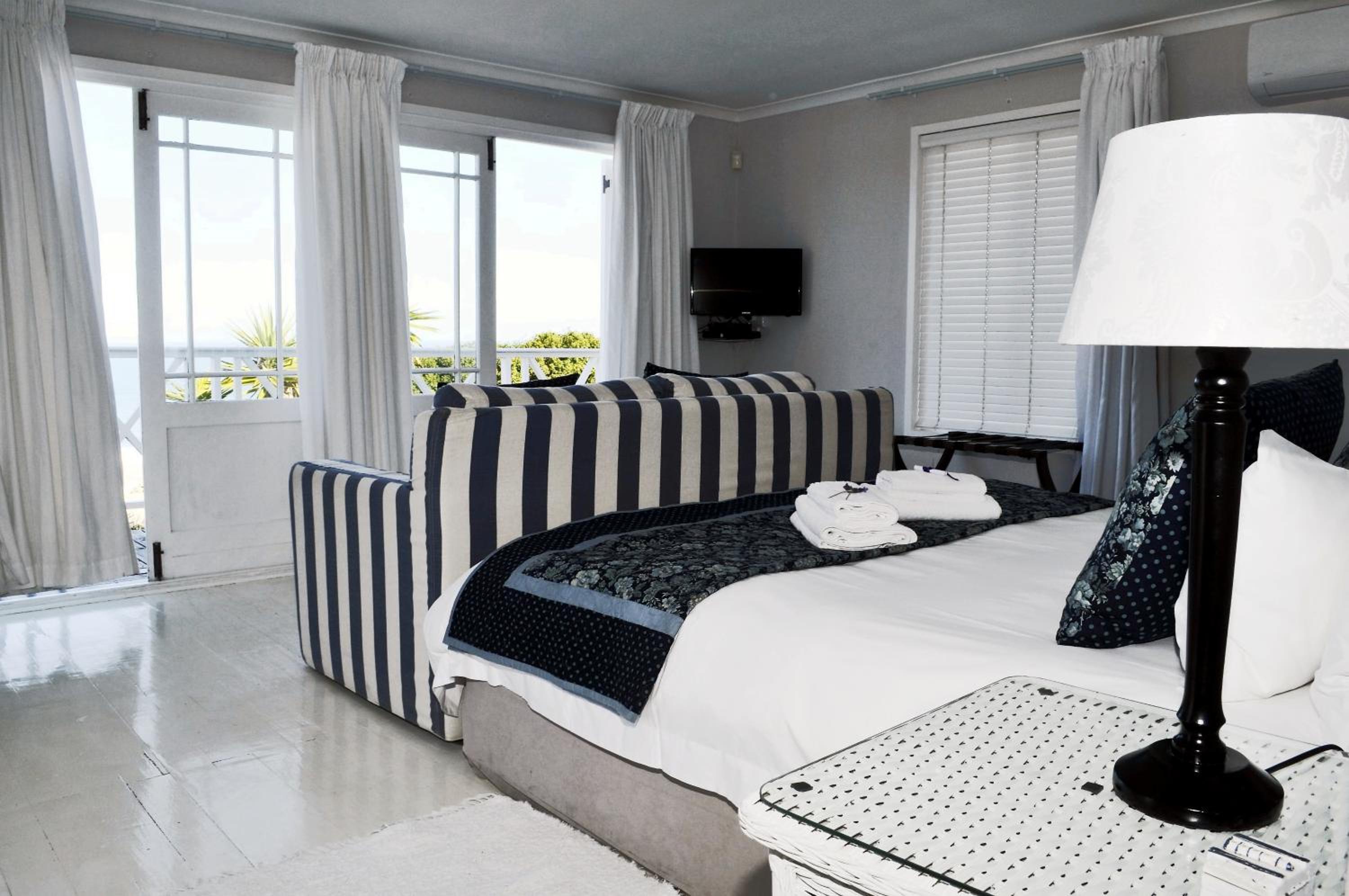 Honeymoon Suite with Sea View - Photo 1