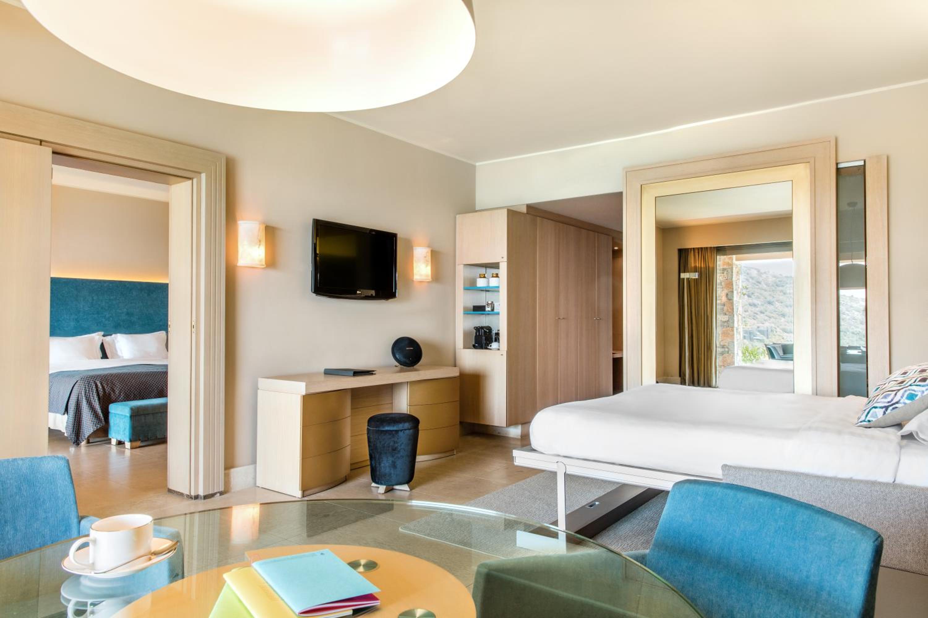 Premium Sea View Suite thumbnail 6