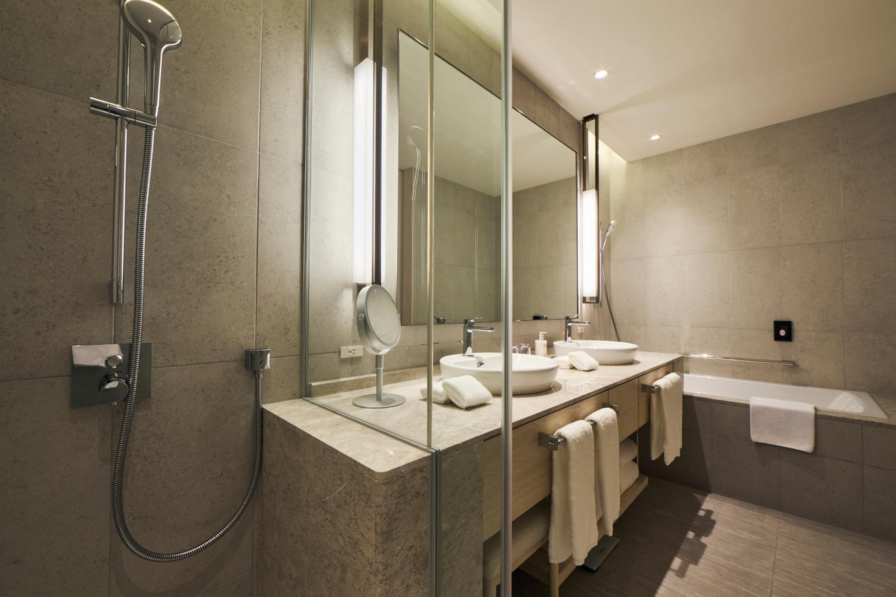 Corner Suite, Forest View, King