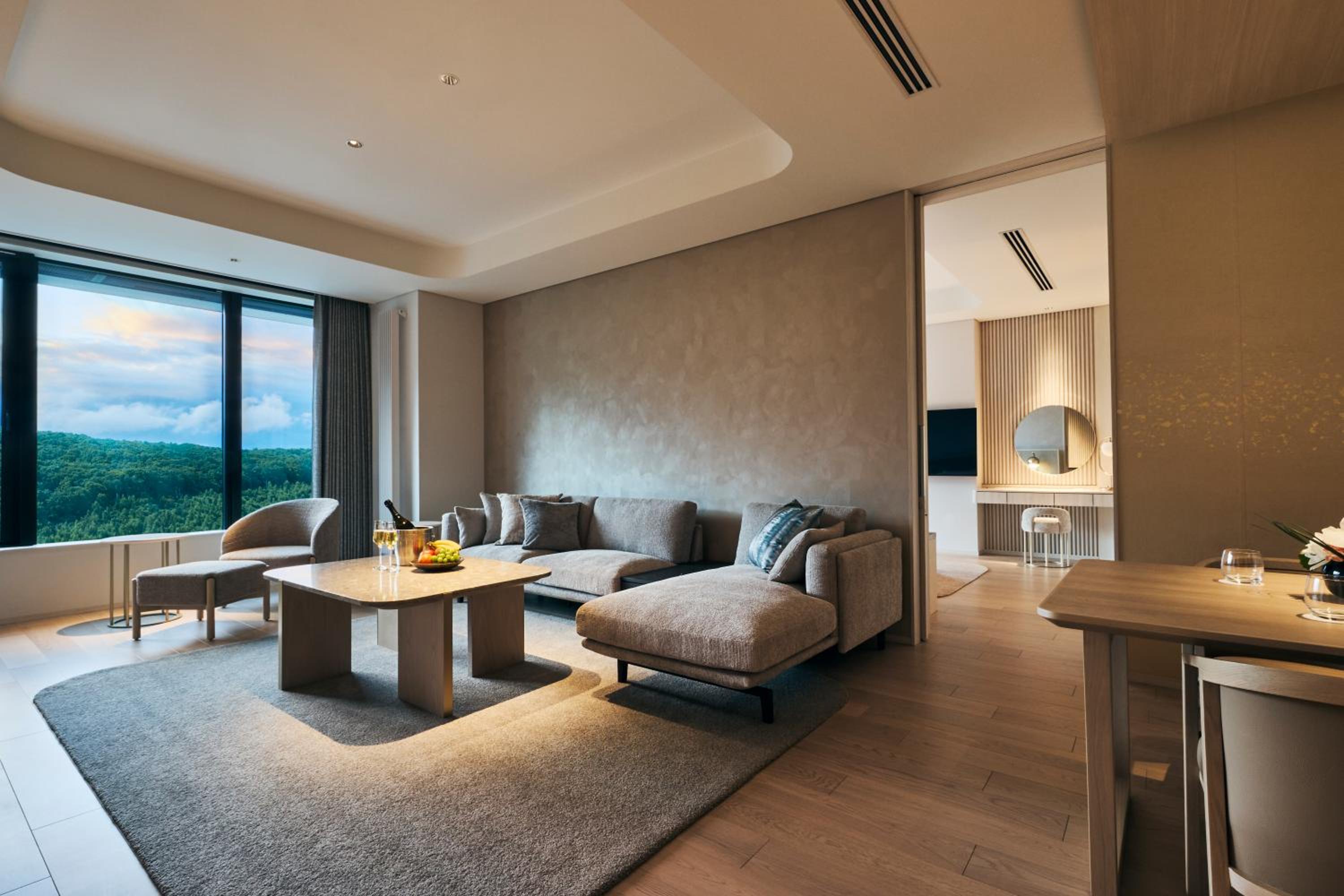 Corner Suite, Weiss Mountain View, King