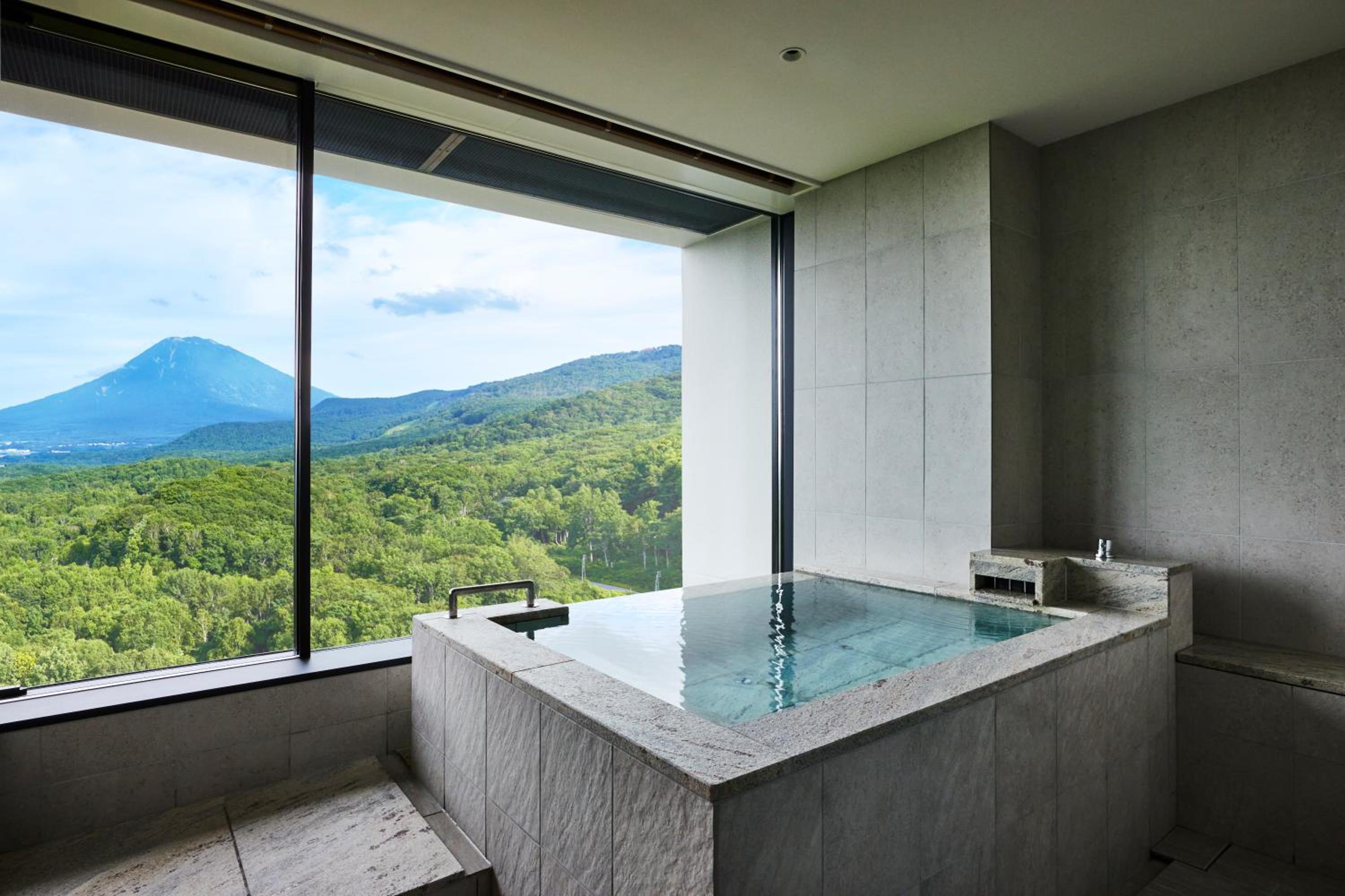 Onsen Suite, Mt. Yotei View, King