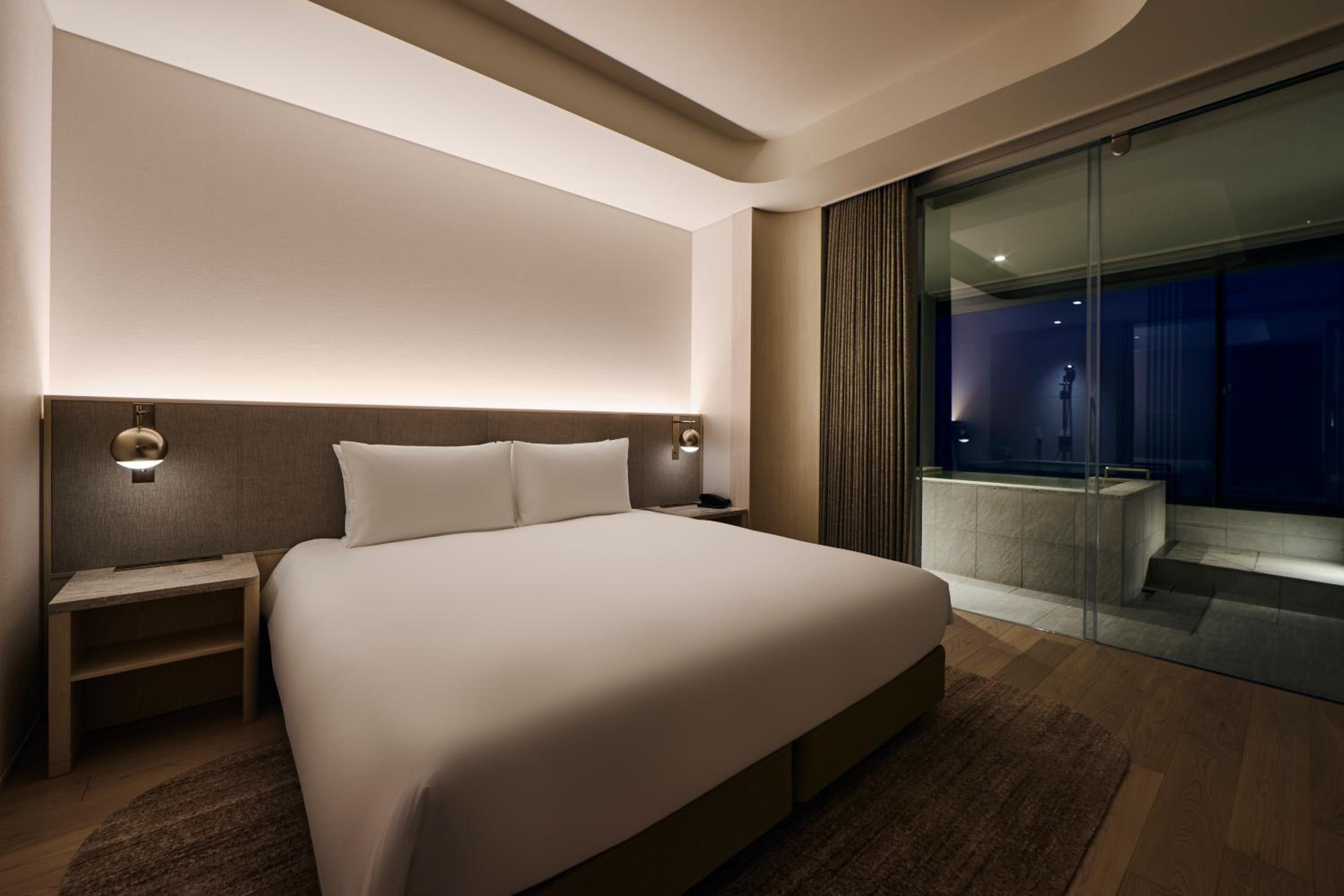 Corner Onsen Suite, Mt. Yotei View, King