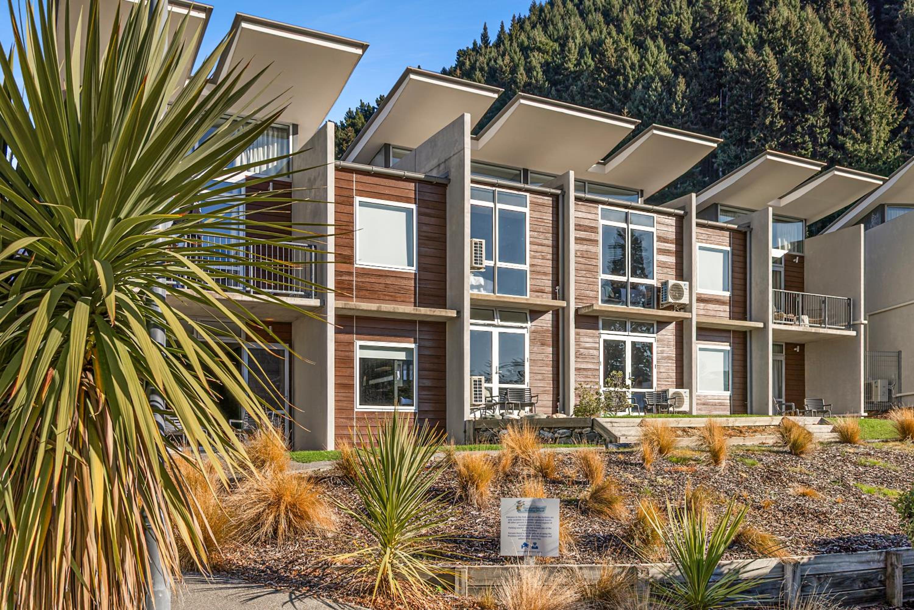 Superior Mountain View Studio - Sleeps 4 photo 1