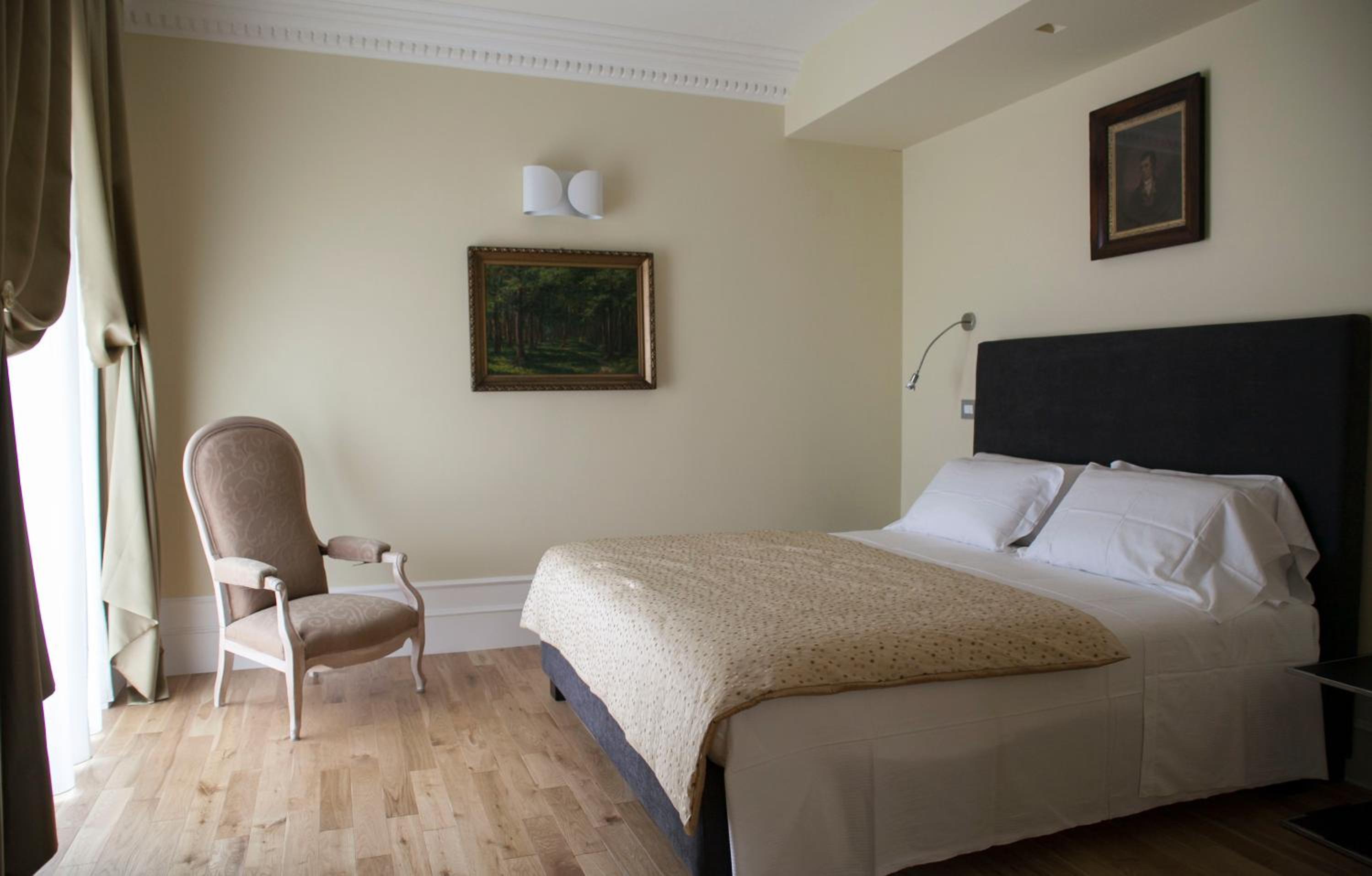 Suite - Photo 3