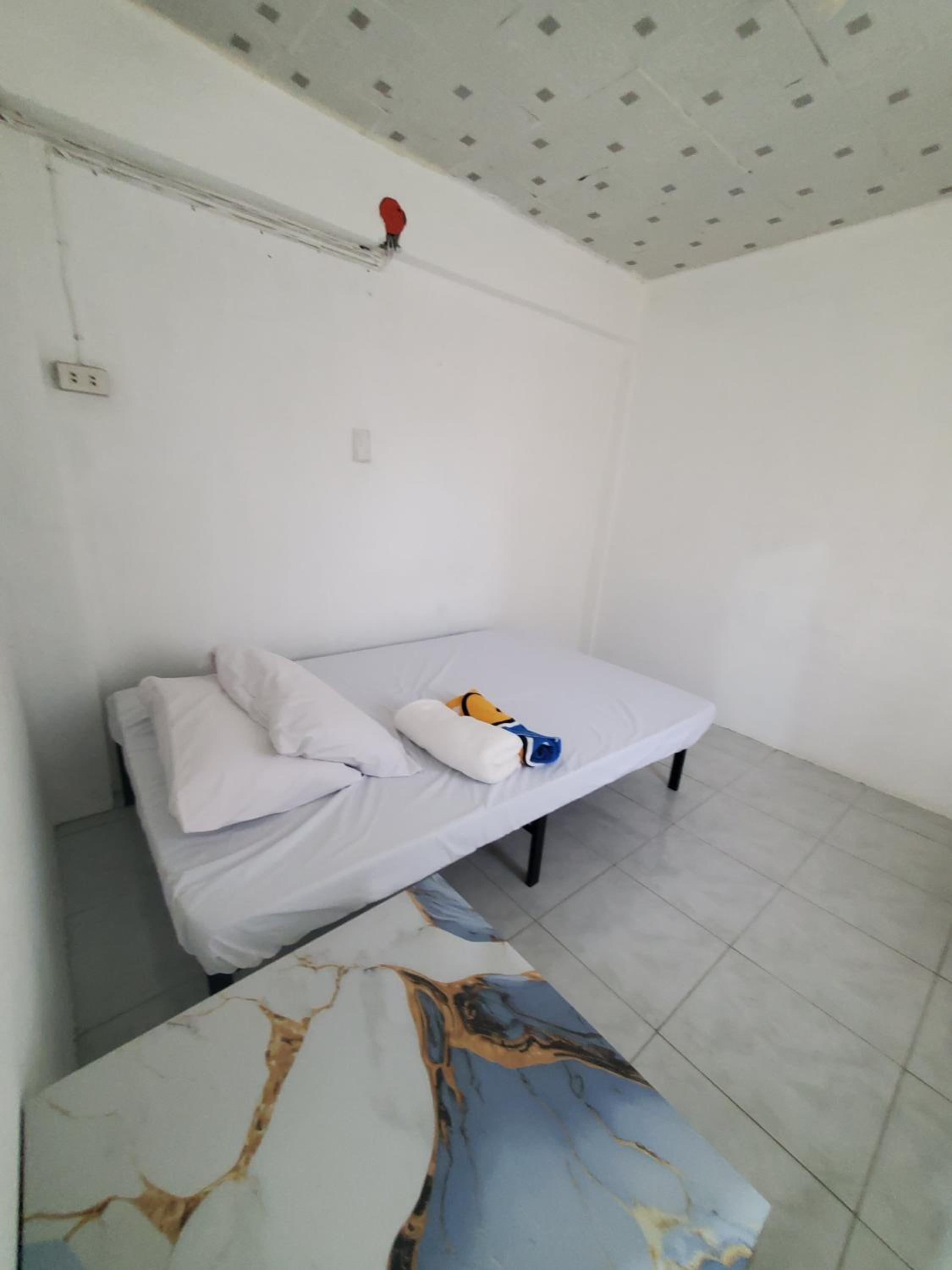 Family Room with Shared Bathroom photo 3