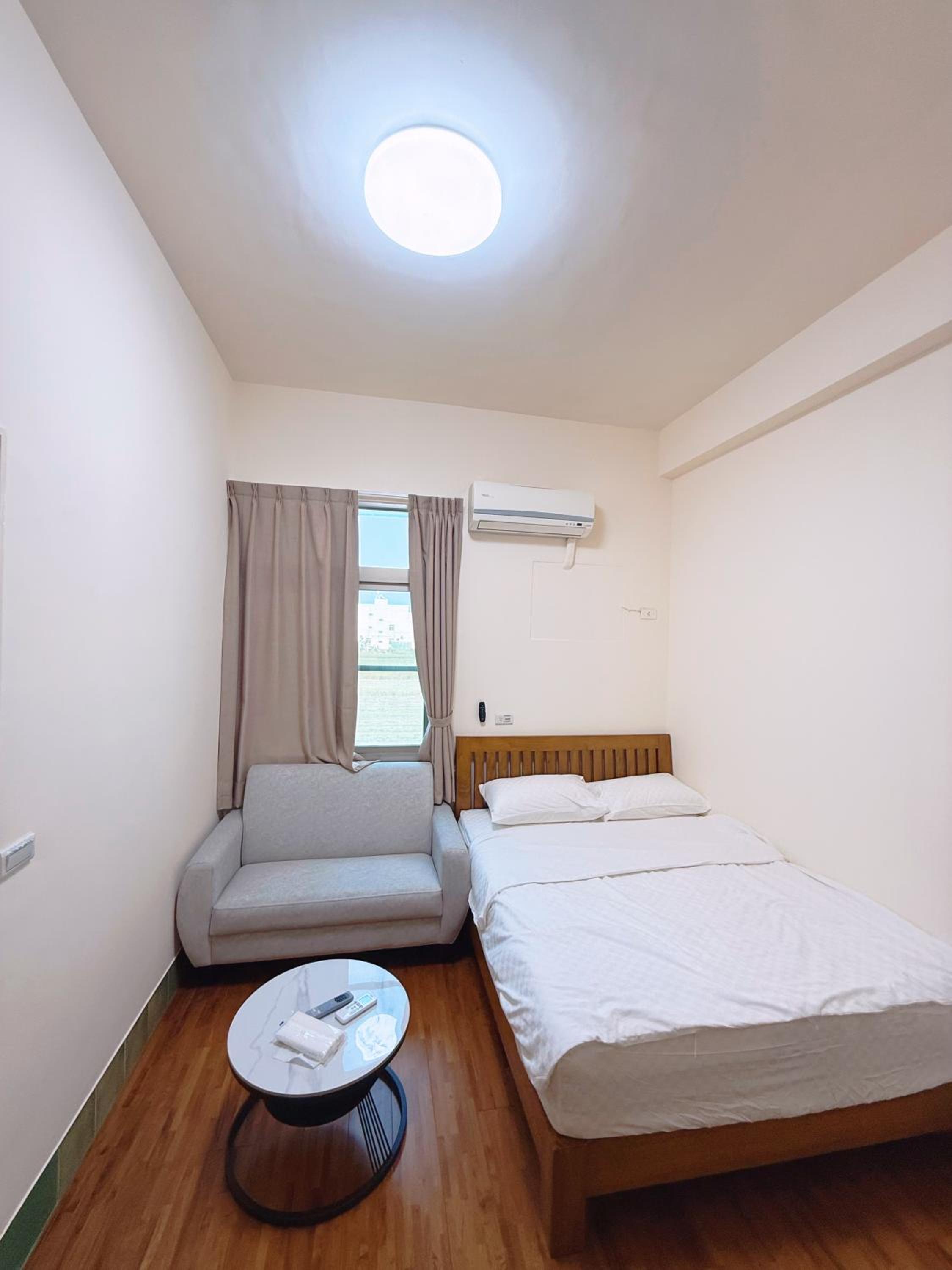 Five-Bedroom House photo 1