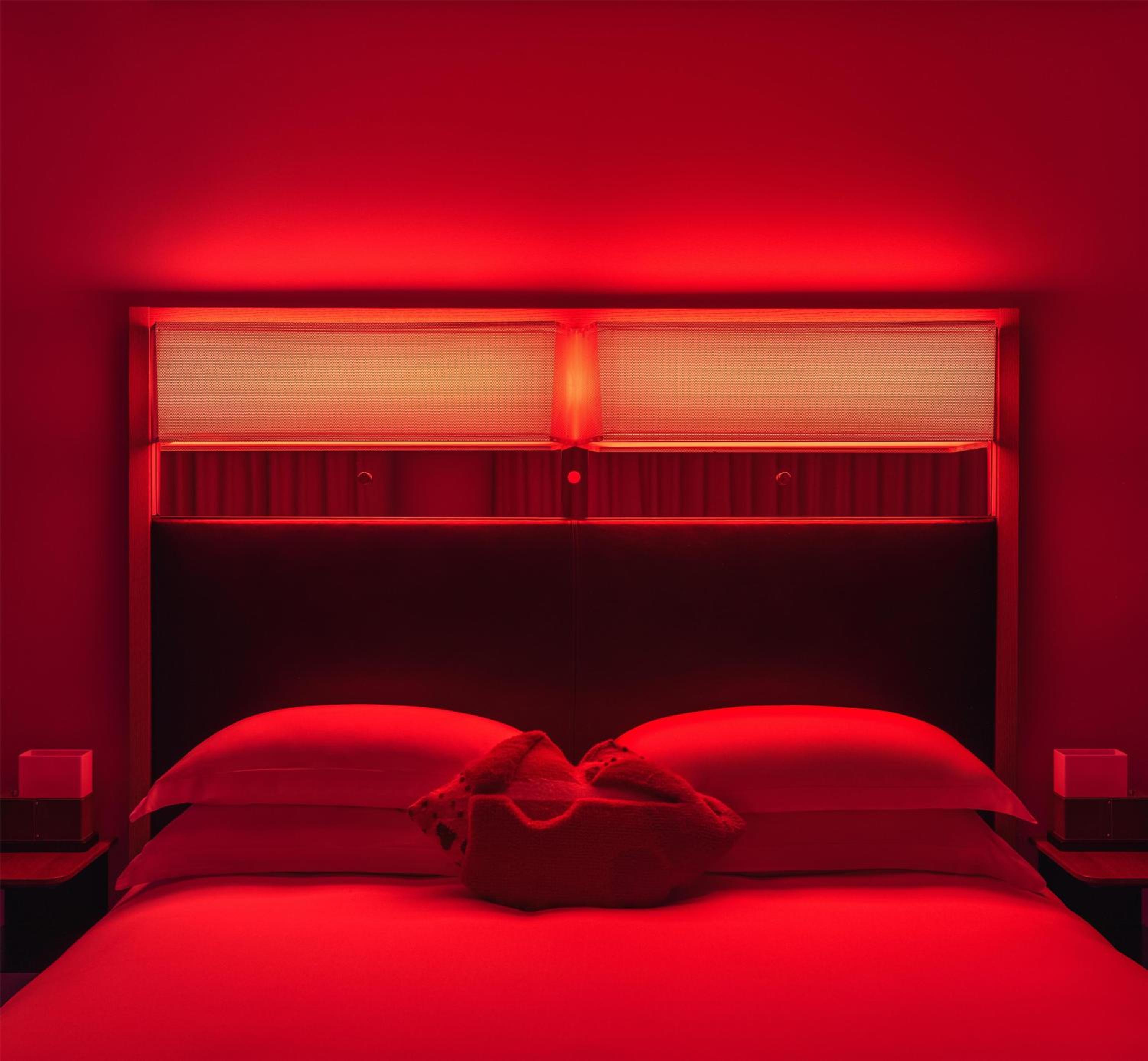 Corner King Room