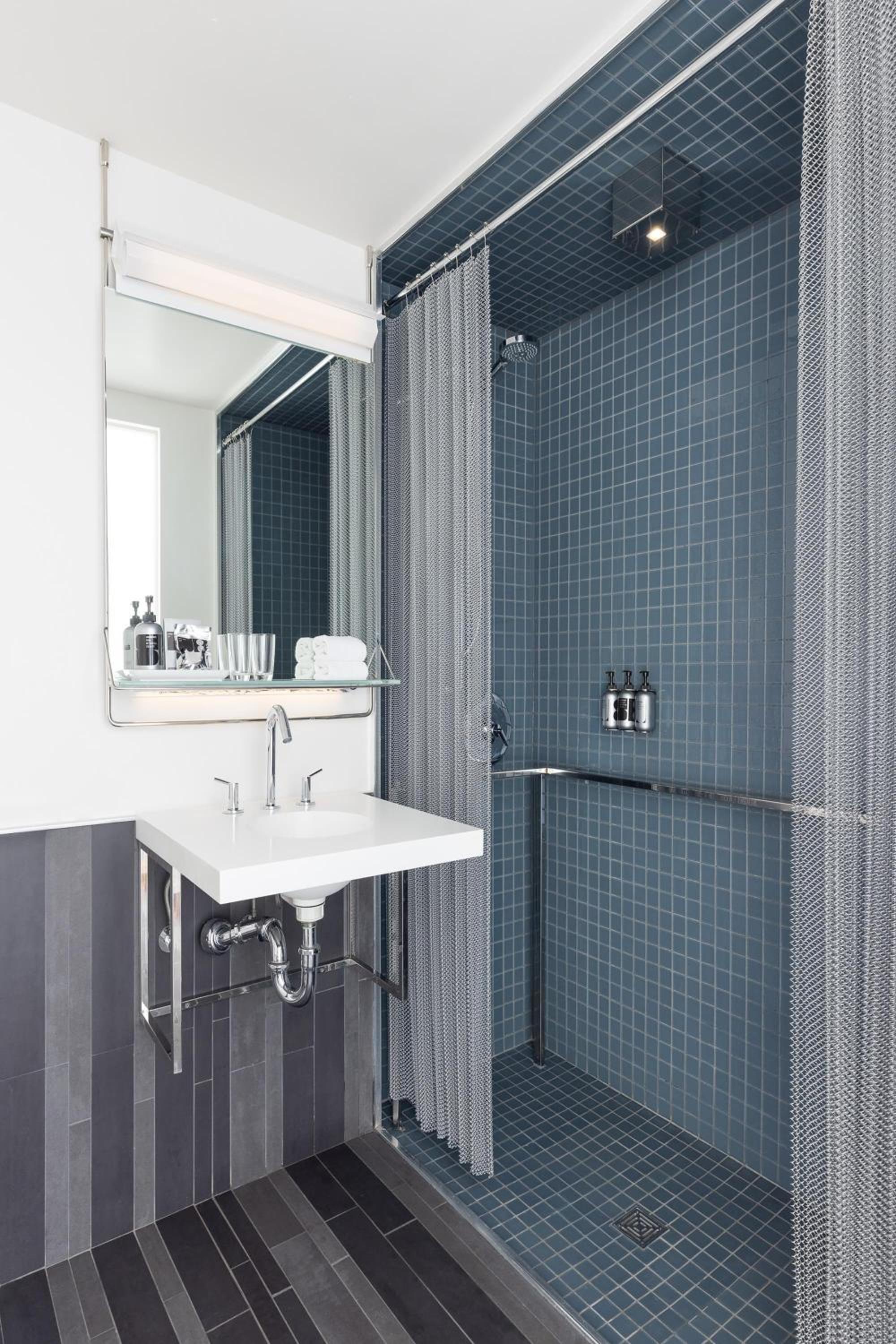 Standard Queen Room - Mobility Access
