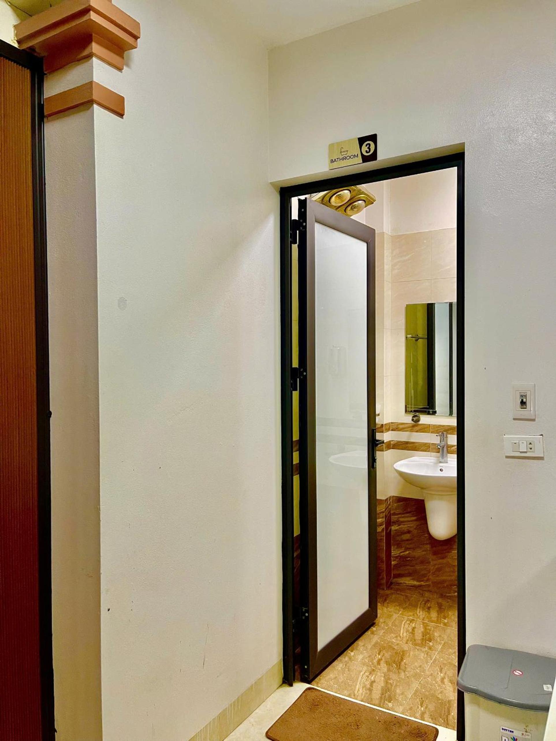 Single Bed in Male Dormitory Room with Shared Bathroom photo 1
