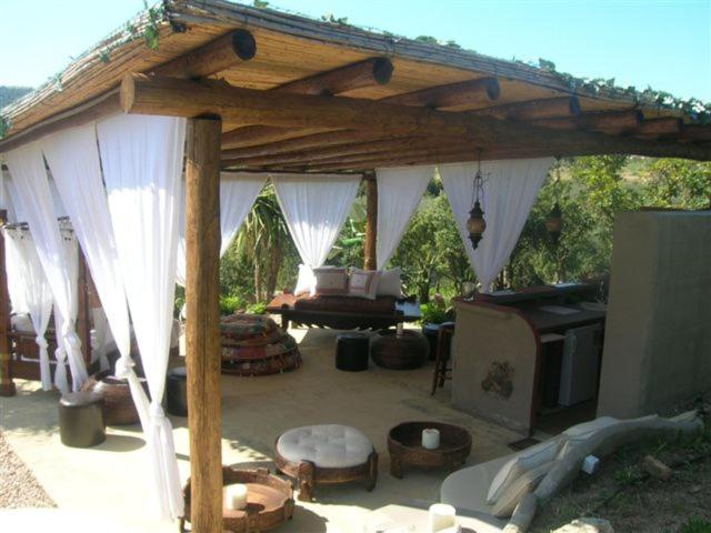 Five-Bedroom House photo 1