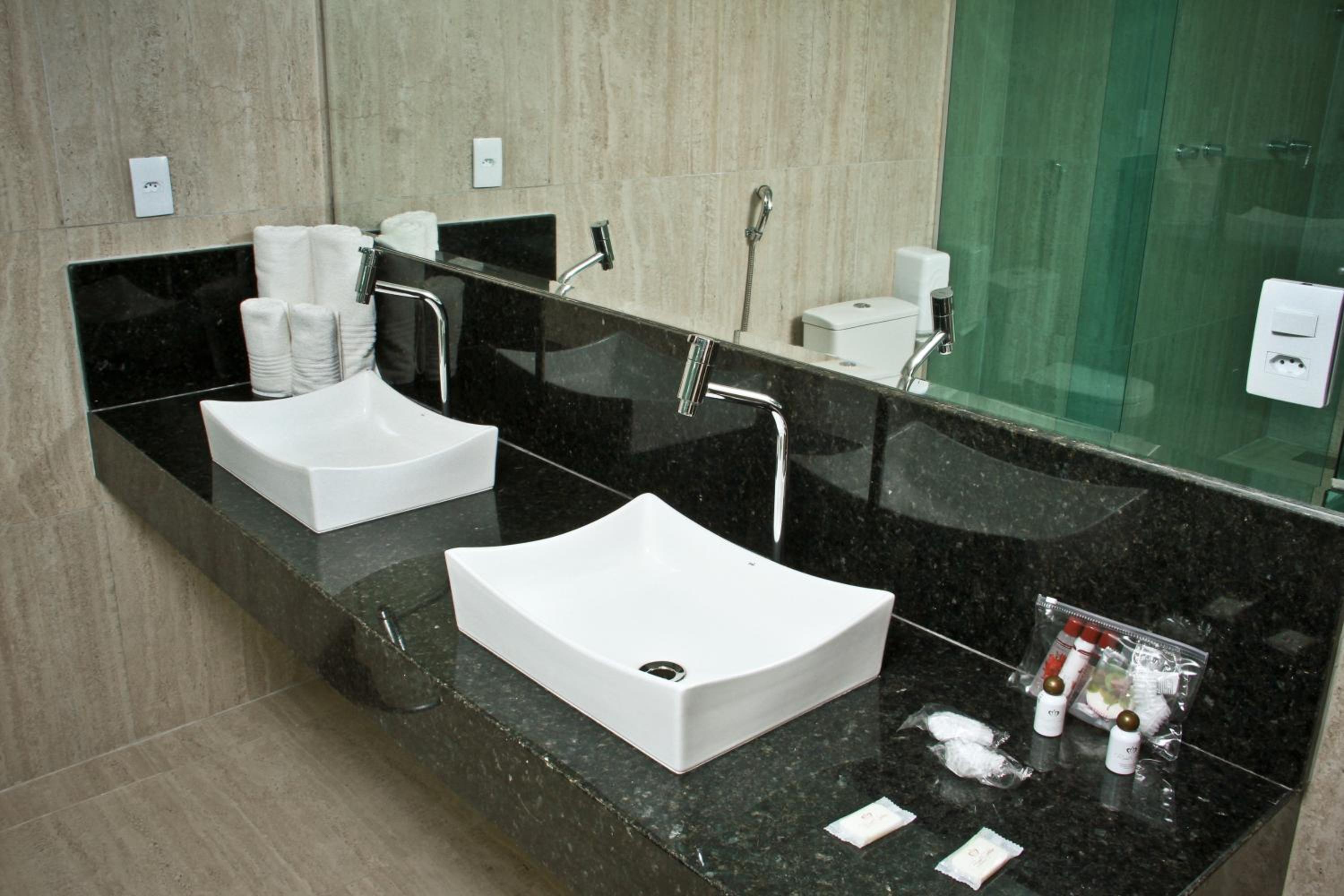 Executive Suite - Photo 1