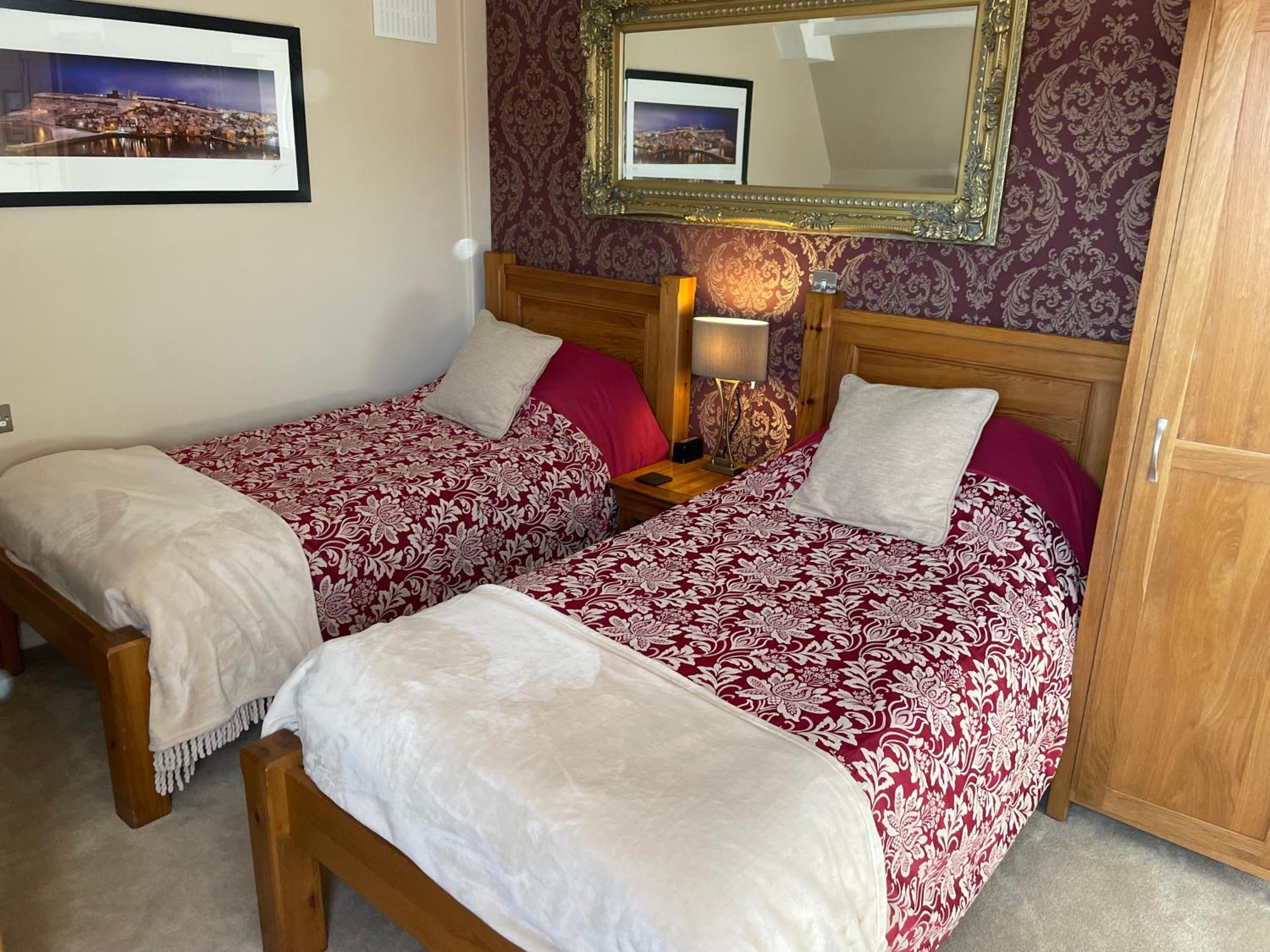 Twin Room - Photo 3