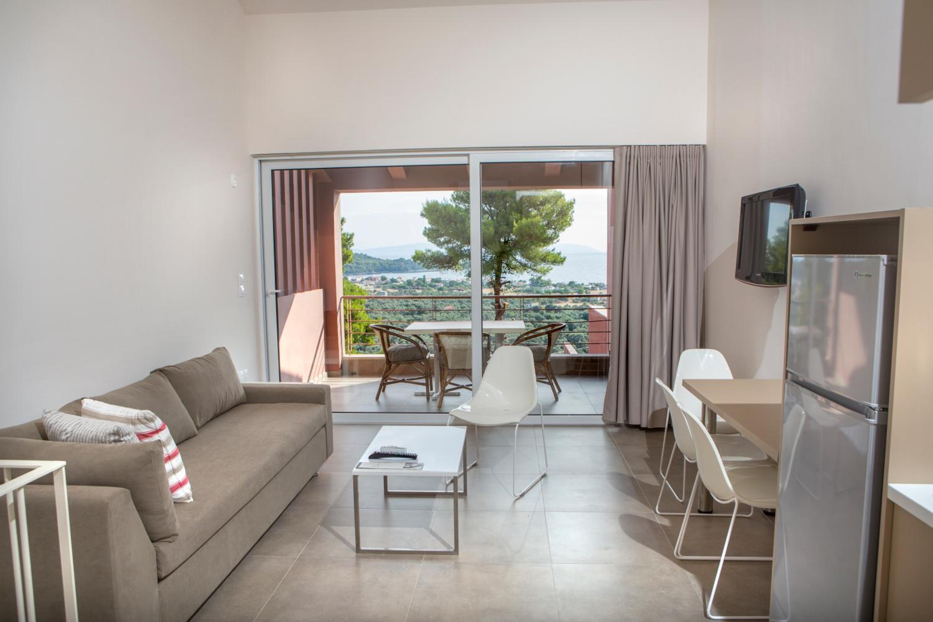 Cozy Two-Bedroom Villa with Private Pool photo 2