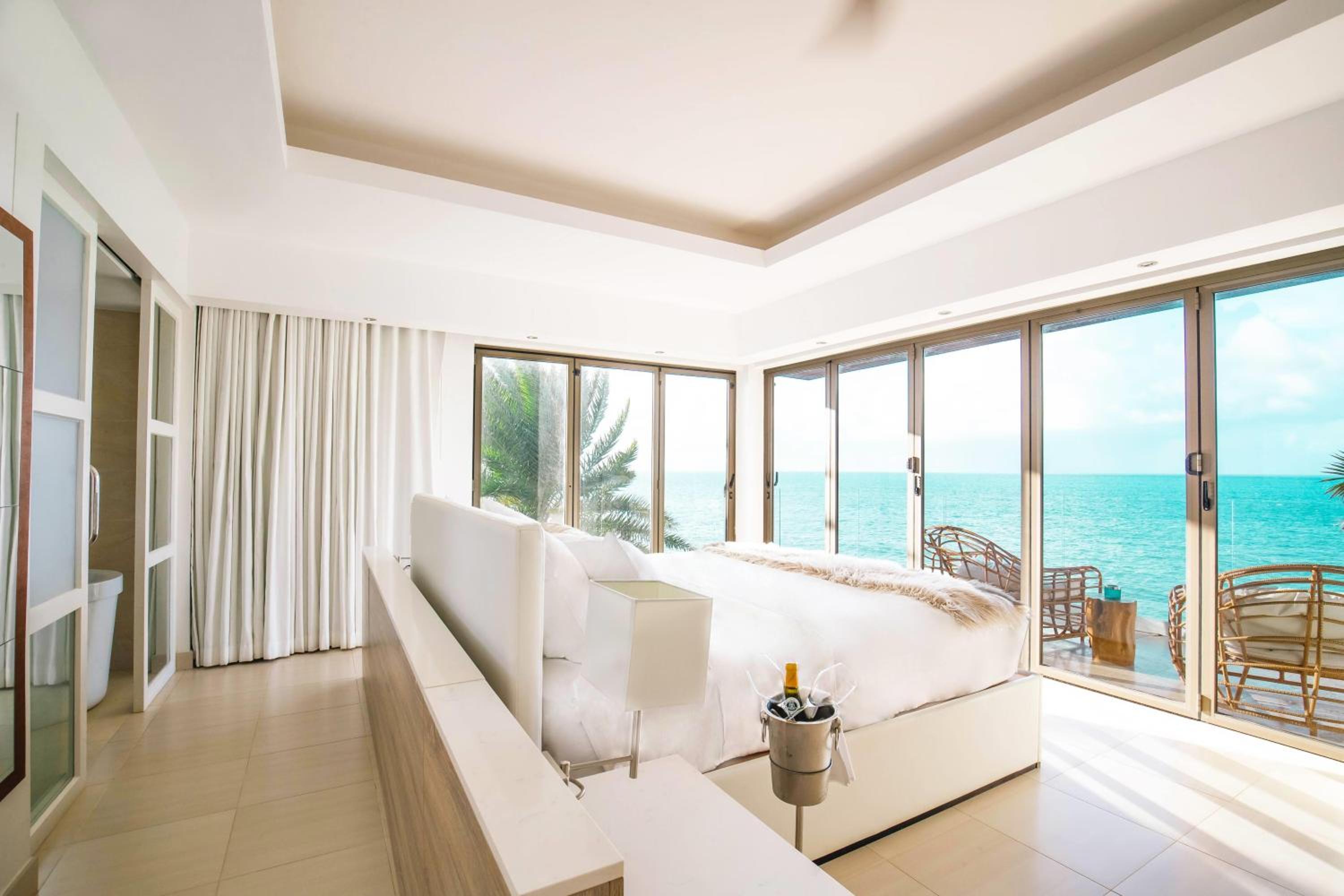 4-Bedroom Oceanfront Luxury Villa, 2 King Beds, 4 Twin Beds, Non-Smoking