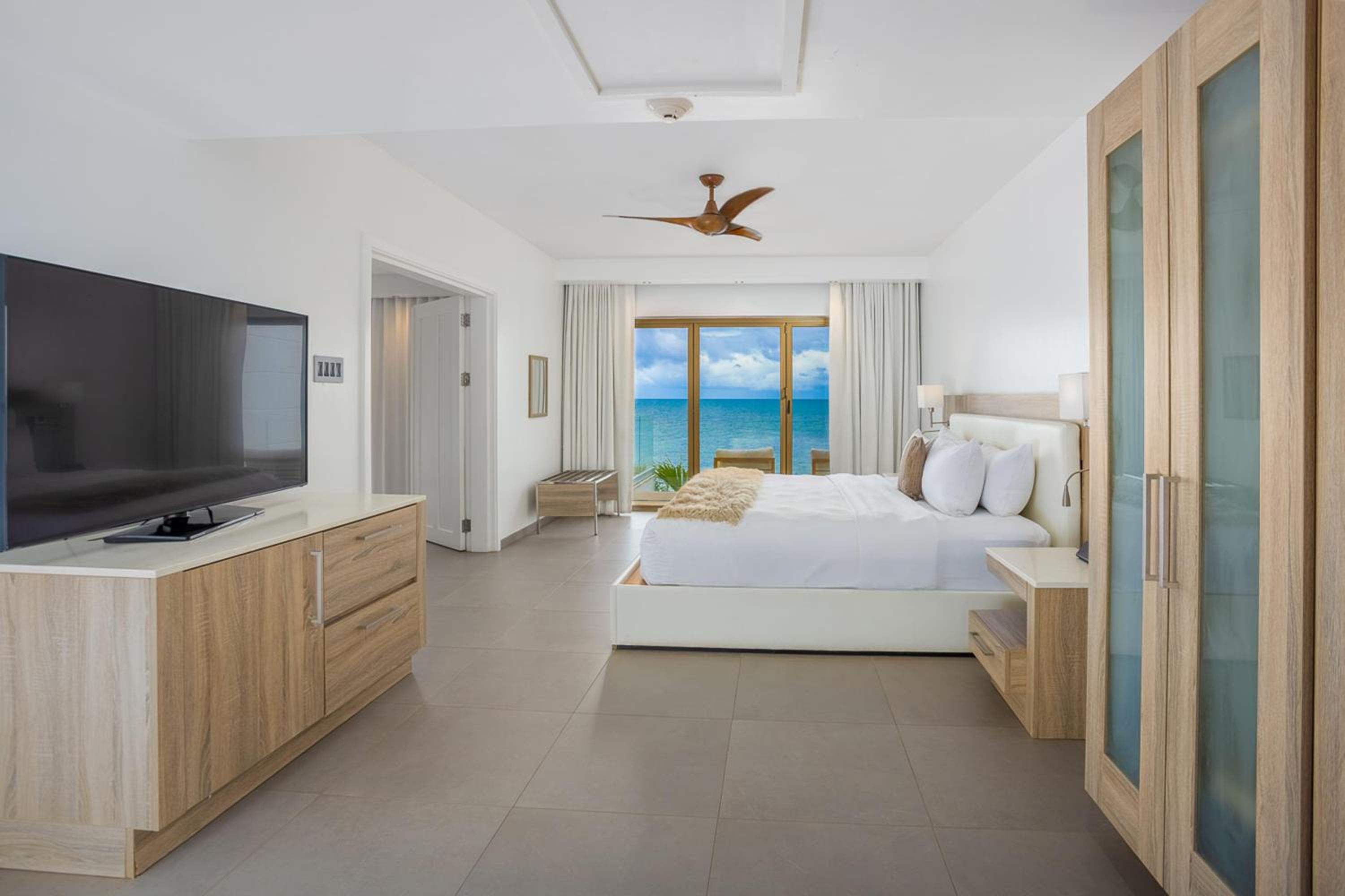 1-Bedroom Oceanfront Suite, 1 King Bed, Non-Smoking