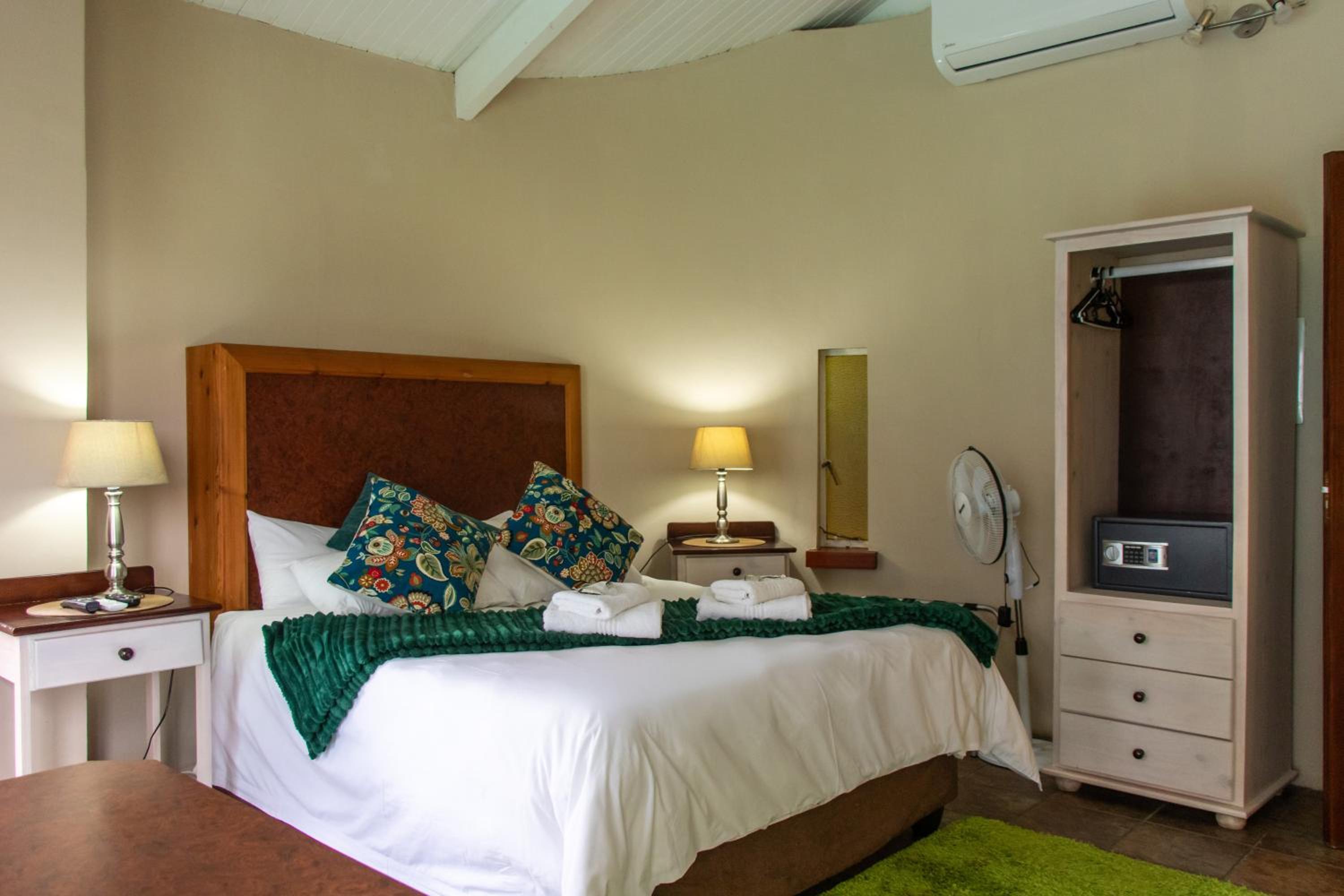 Standard Queen Room photo 1