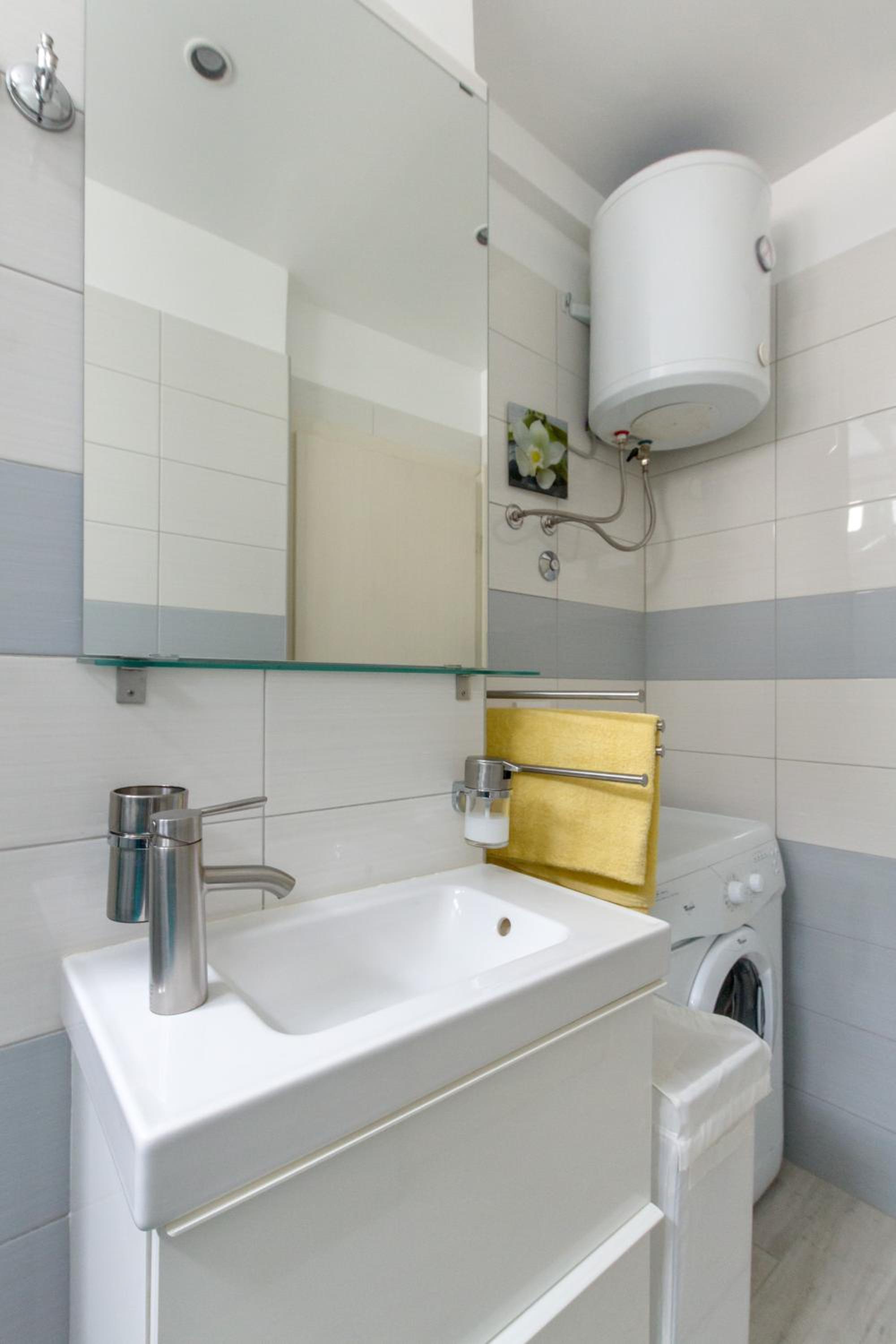 Studio Apartment - Photo 2