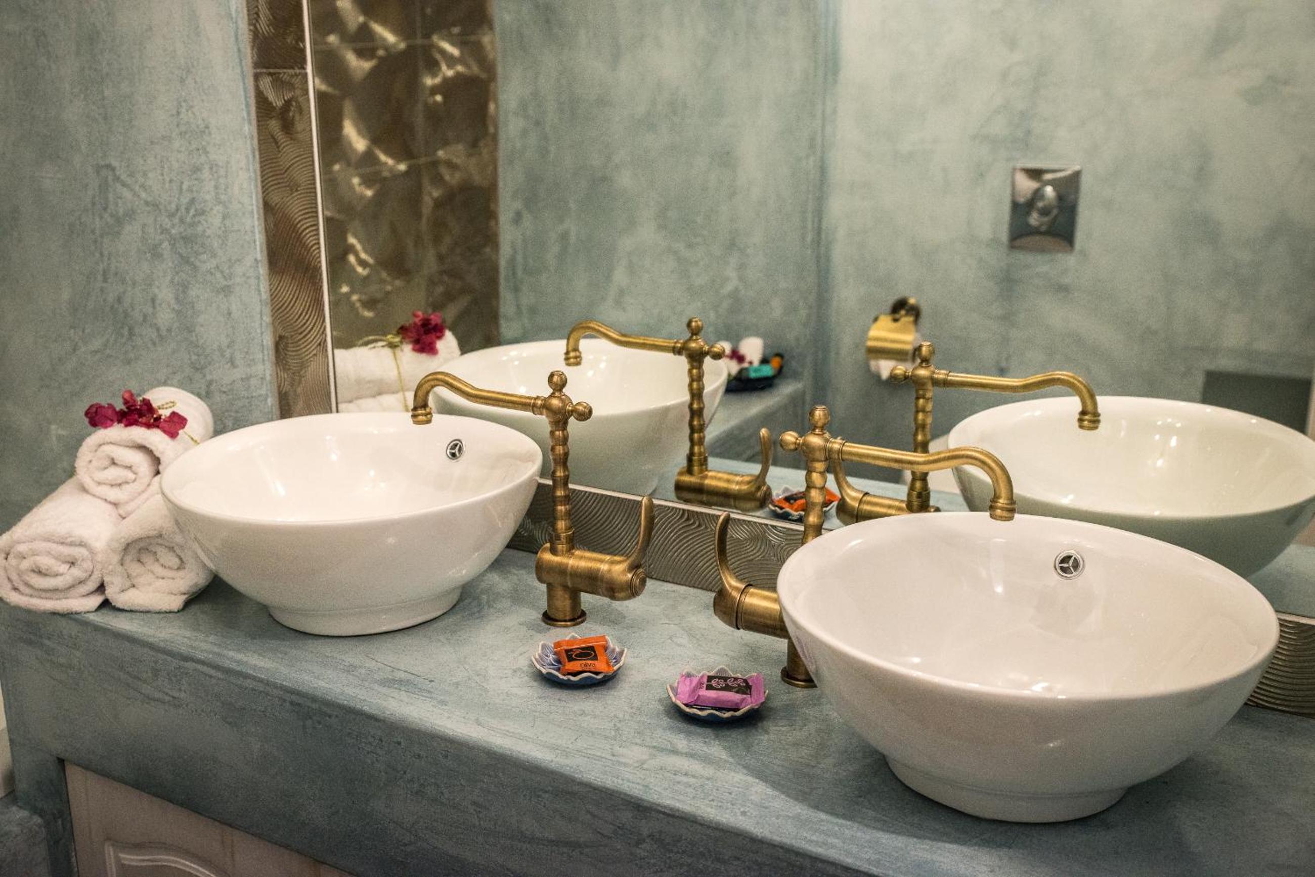 Suite with Spa Bath - Photo 8