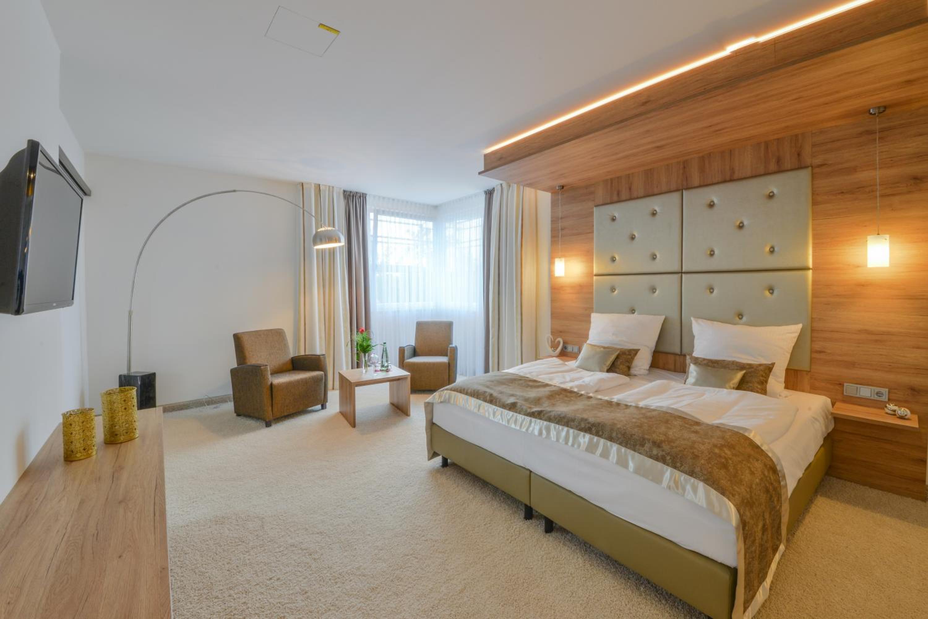 Suite - Photo 1