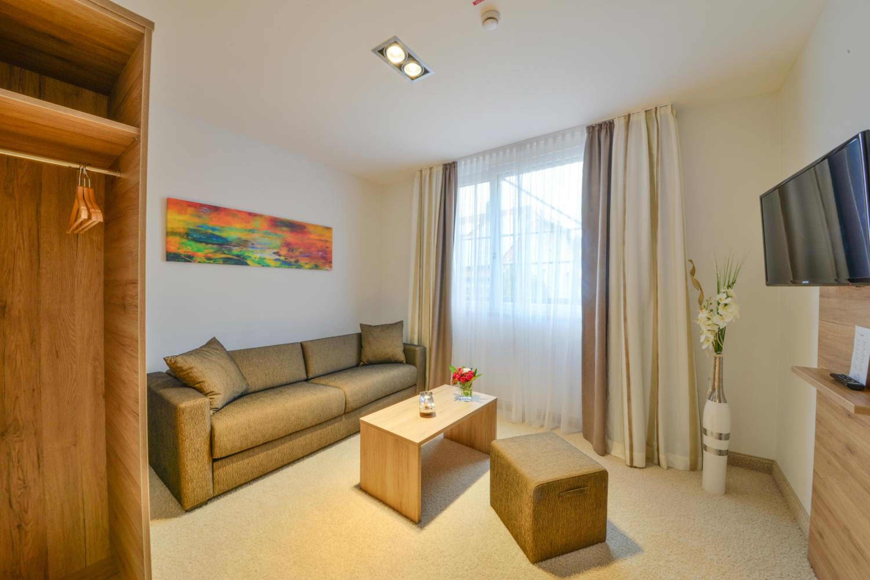 Suite - Photo 4