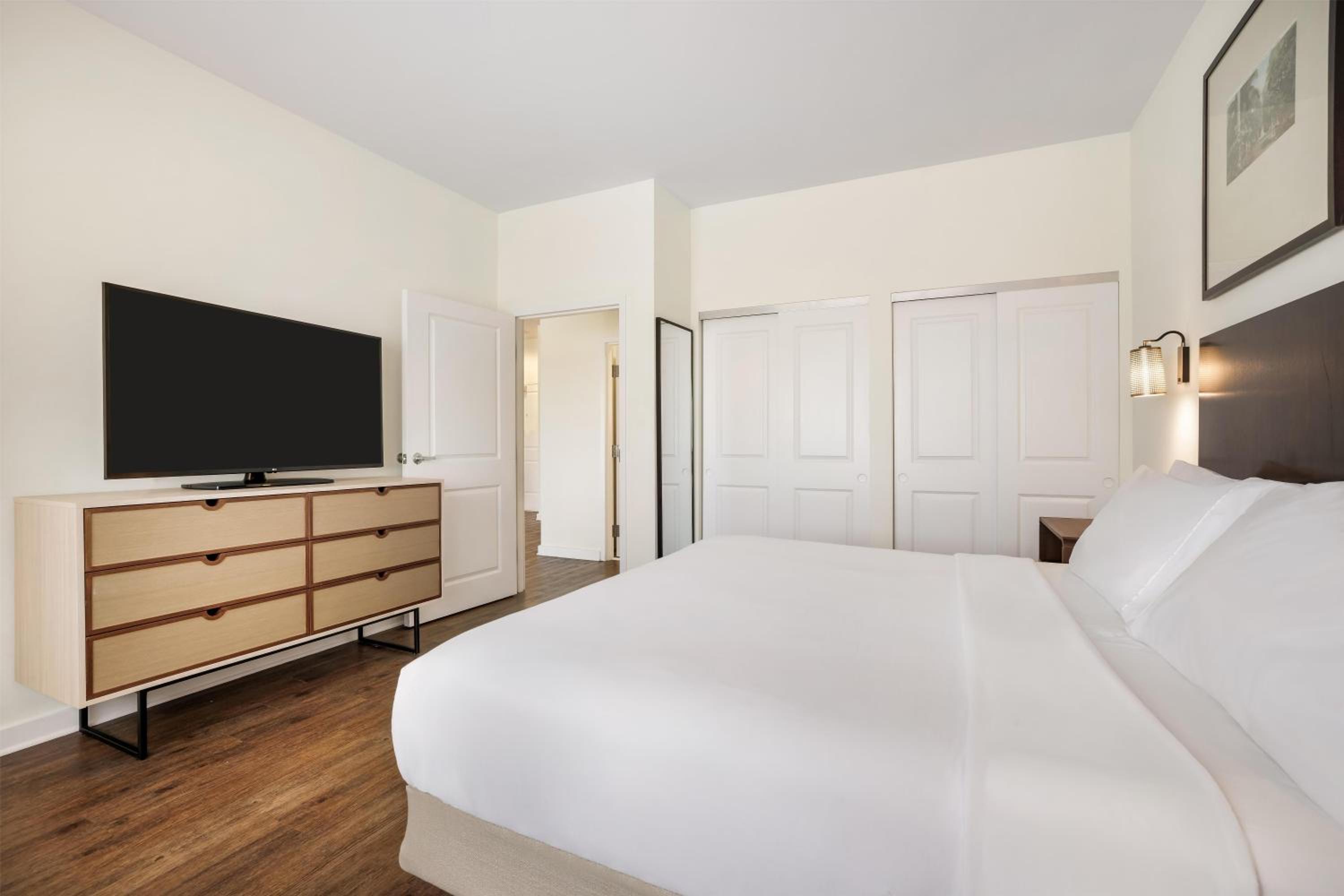 One-Bedroom King Suite - Photo 1