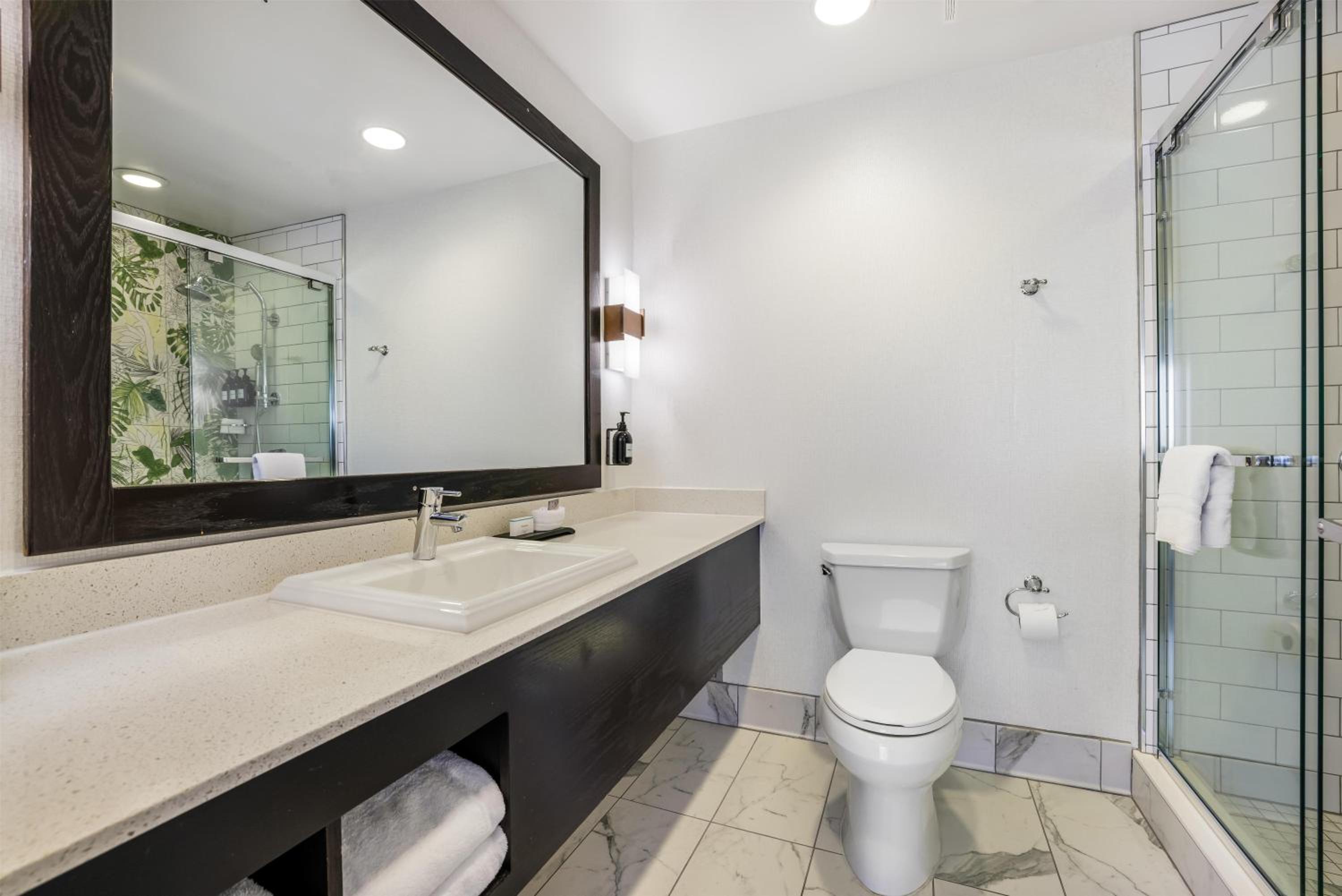 Deluxe King Room - Photo 1