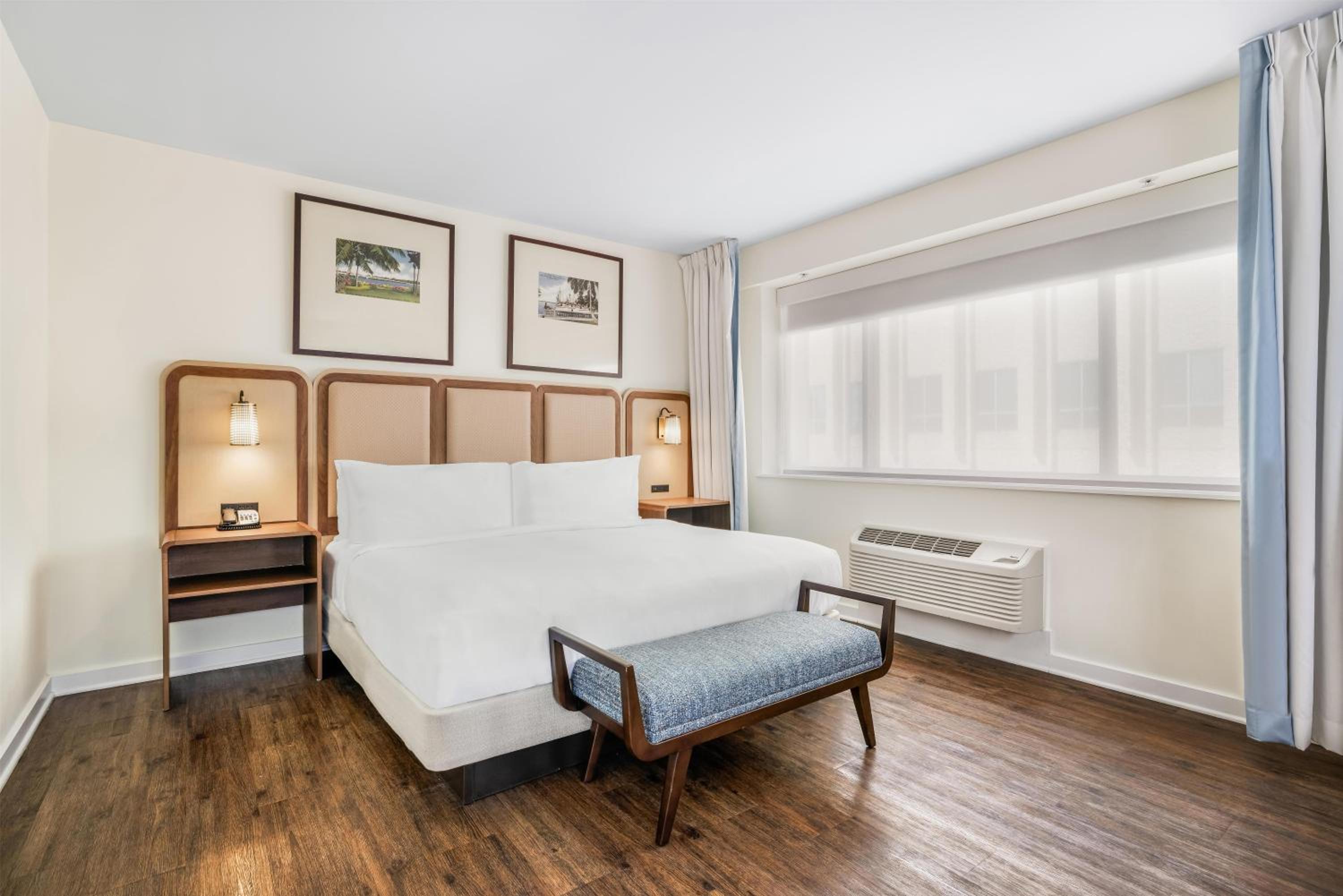 Deluxe King Room - Photo 2